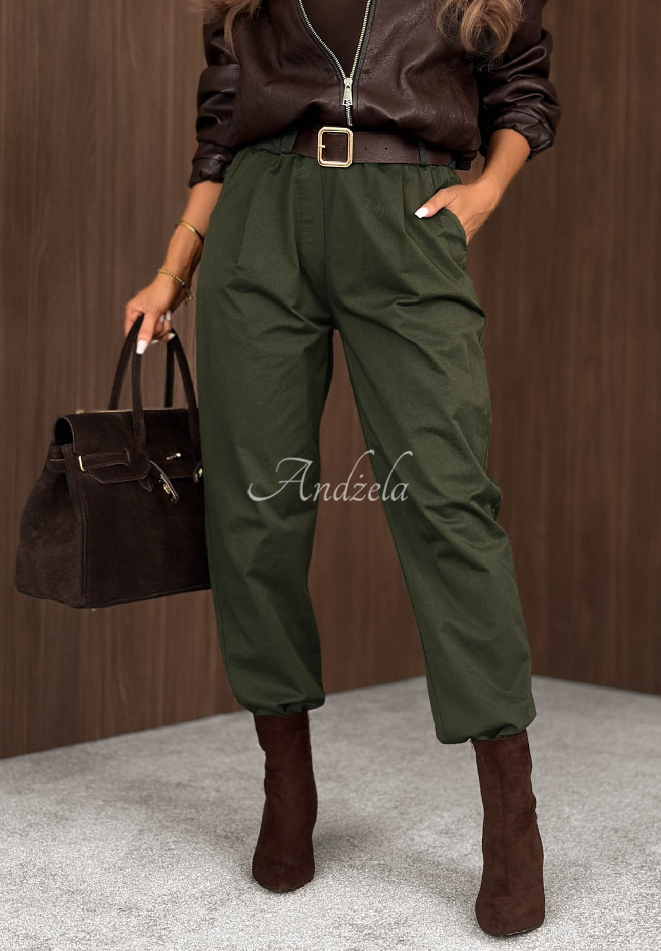 Bavlnené nohavice mom fit s opaskom Casual Look khaki