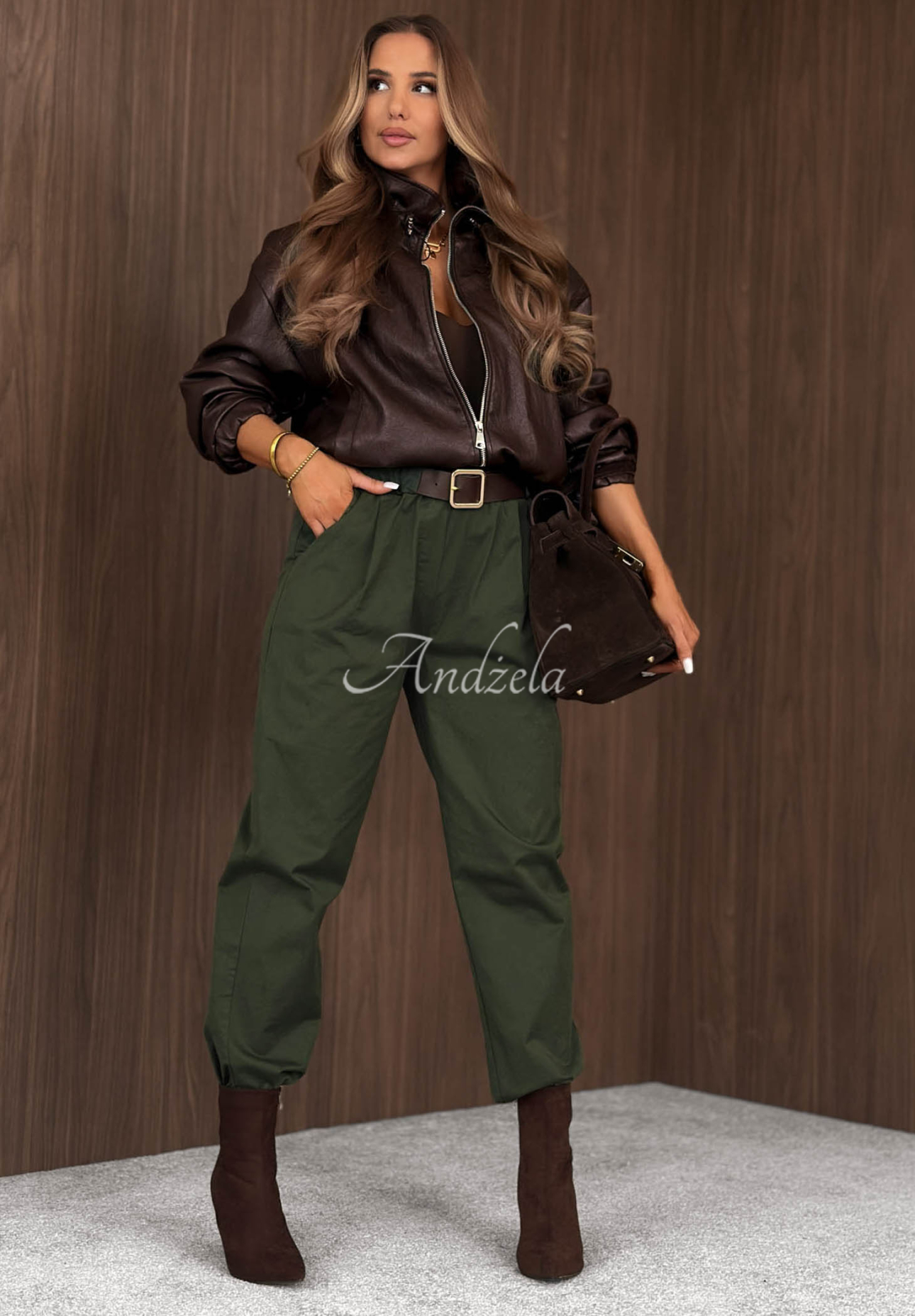 Bavlnené nohavice mom fit s opaskom Casual Look khaki