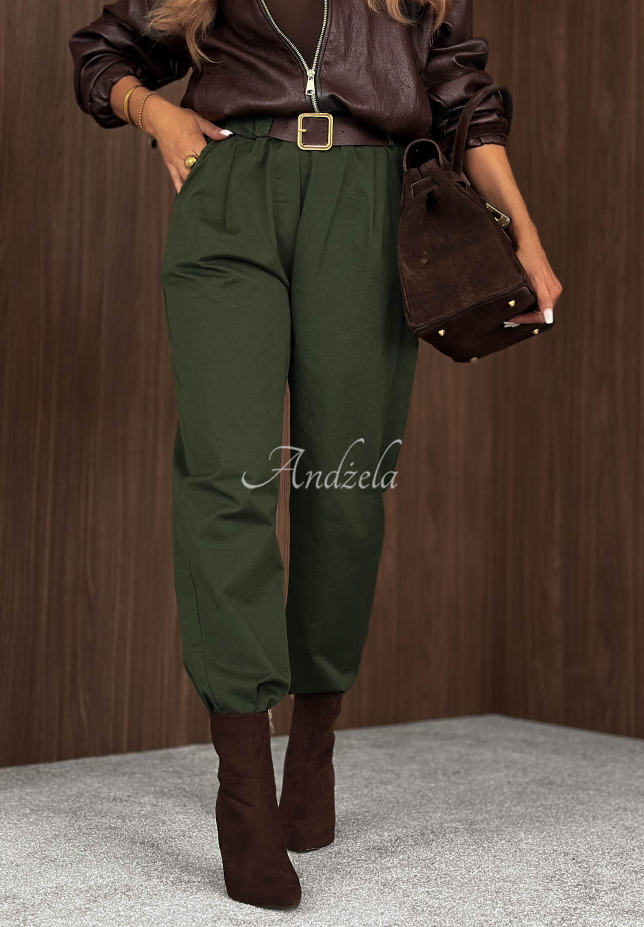 Bavlnené nohavice mom fit s opaskom Casual Look khaki