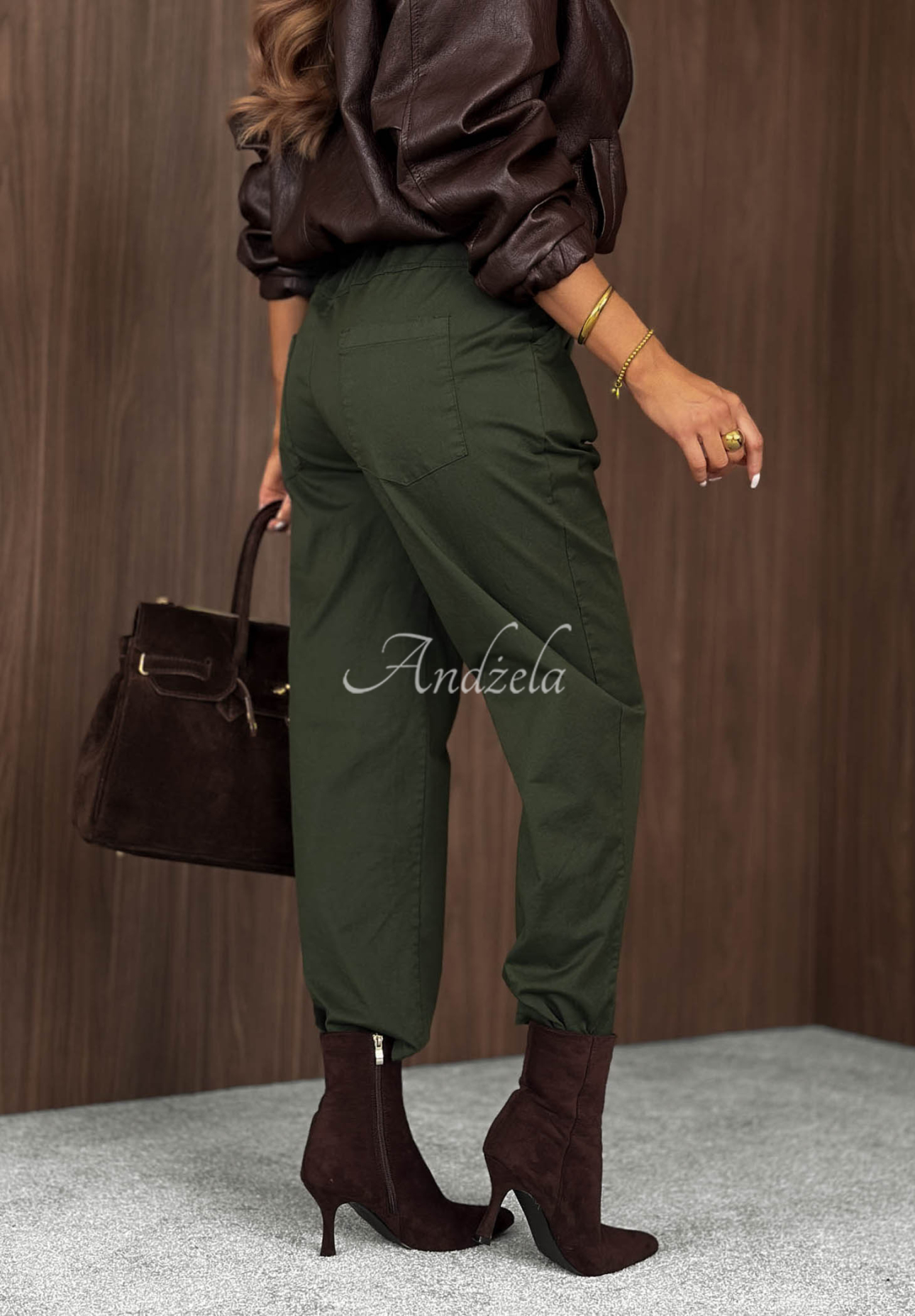 Bavlnené nohavice mom fit s opaskom Casual Look khaki