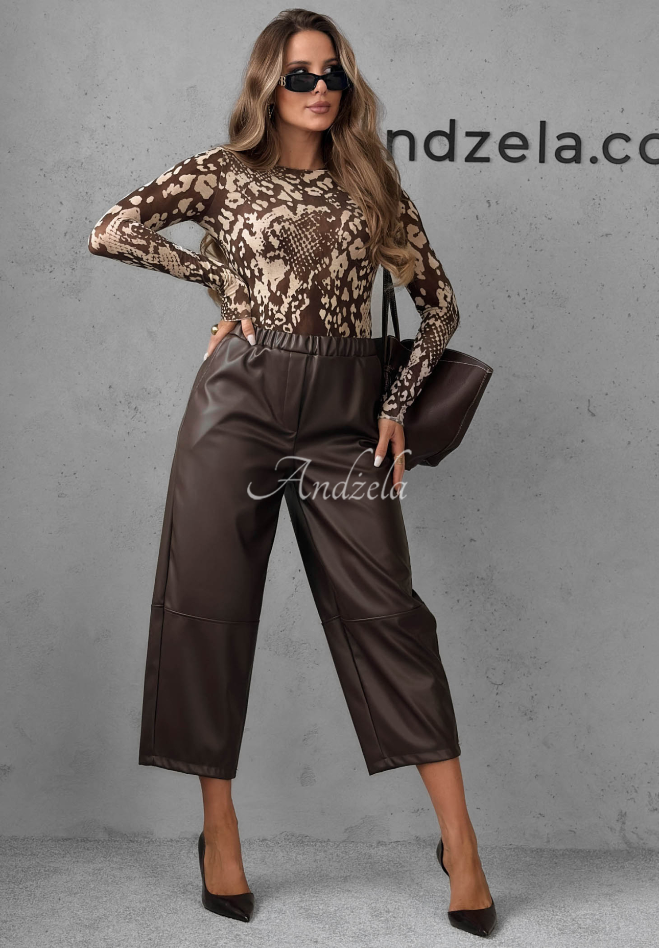 Koženkové nohavice mom fit Warm Vanilla čokoládové
