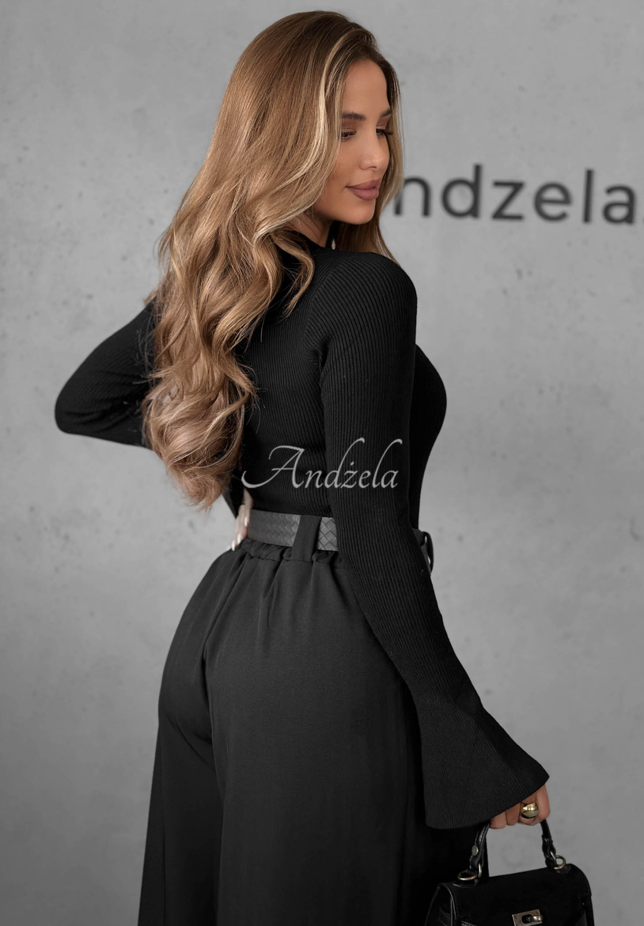 Rebrovaná blúzka zvonček s viskózou Honey Glow čierna