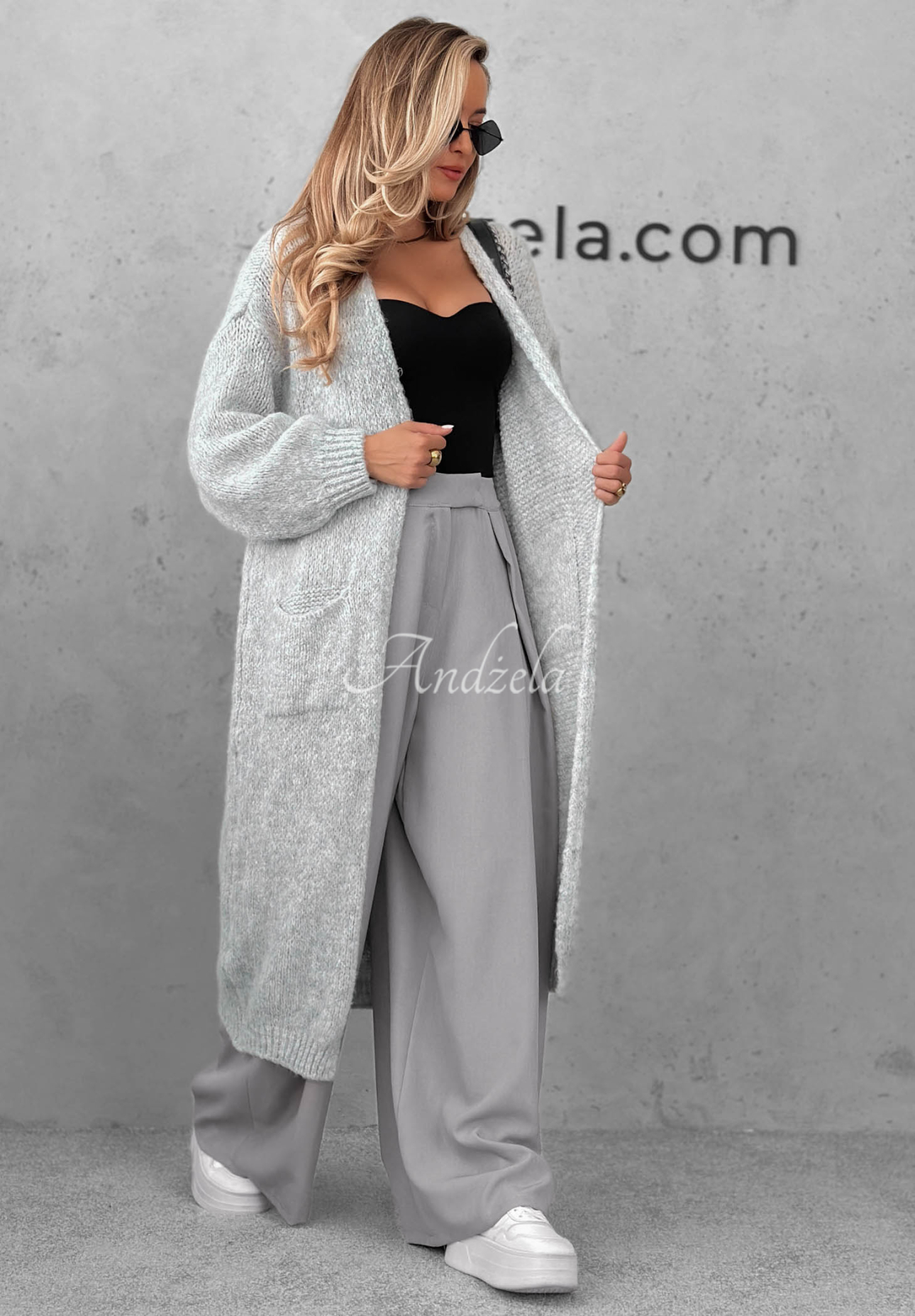Dlhý oversize kardigán s vreckami s vlnou a vsikózou November Walk Svetlosivá