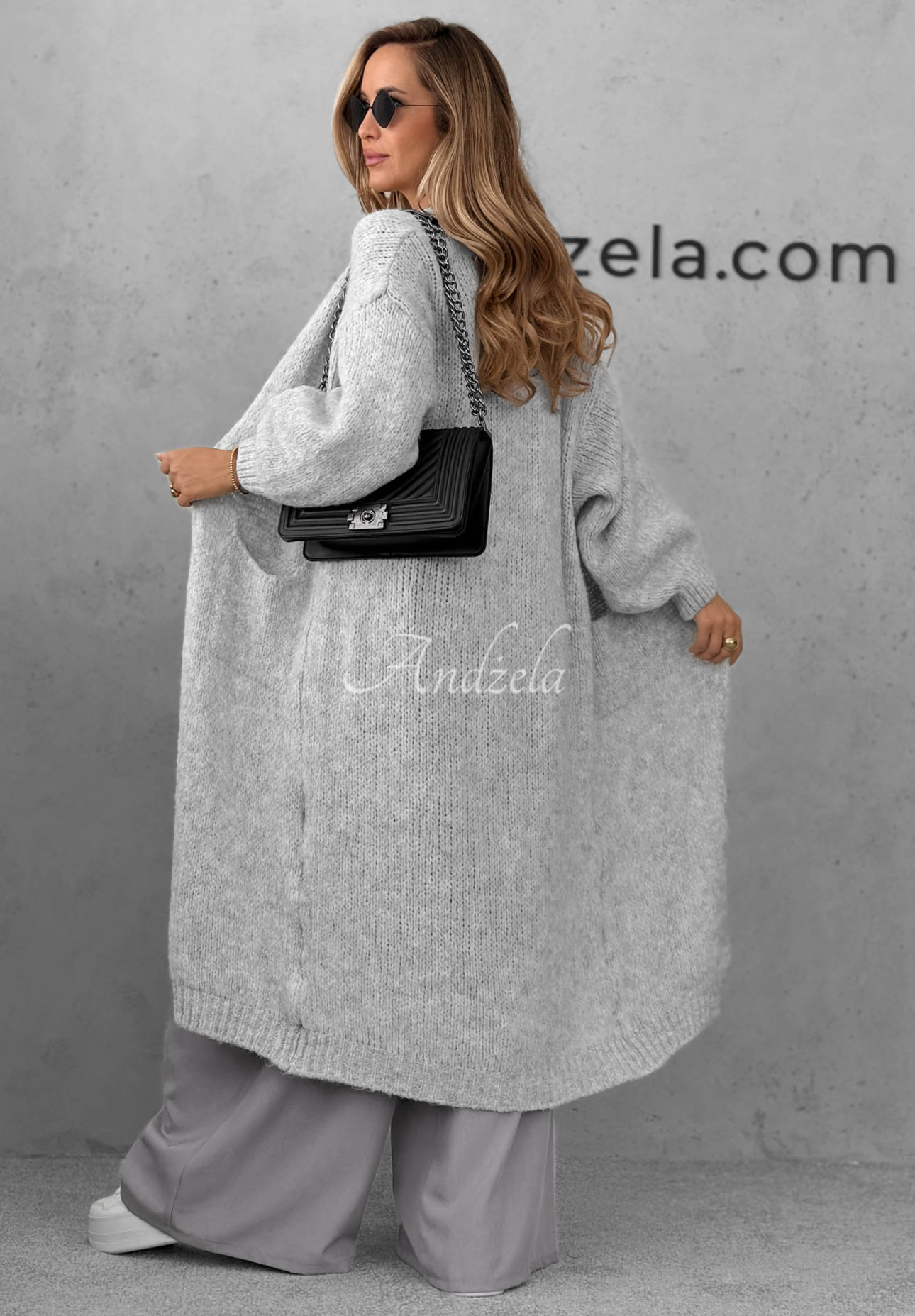 Dlhý oversize kardigán s vreckami s vlnou a vsikózou November Walk Svetlosivá