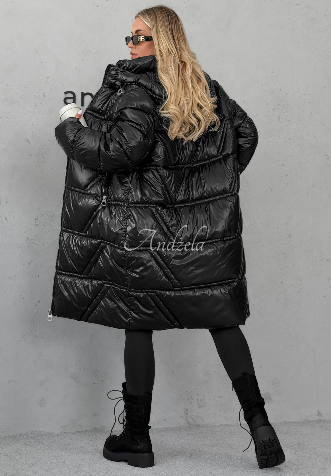 Dlhá prešívaná bunda s kapucňou Winter Mode čierna