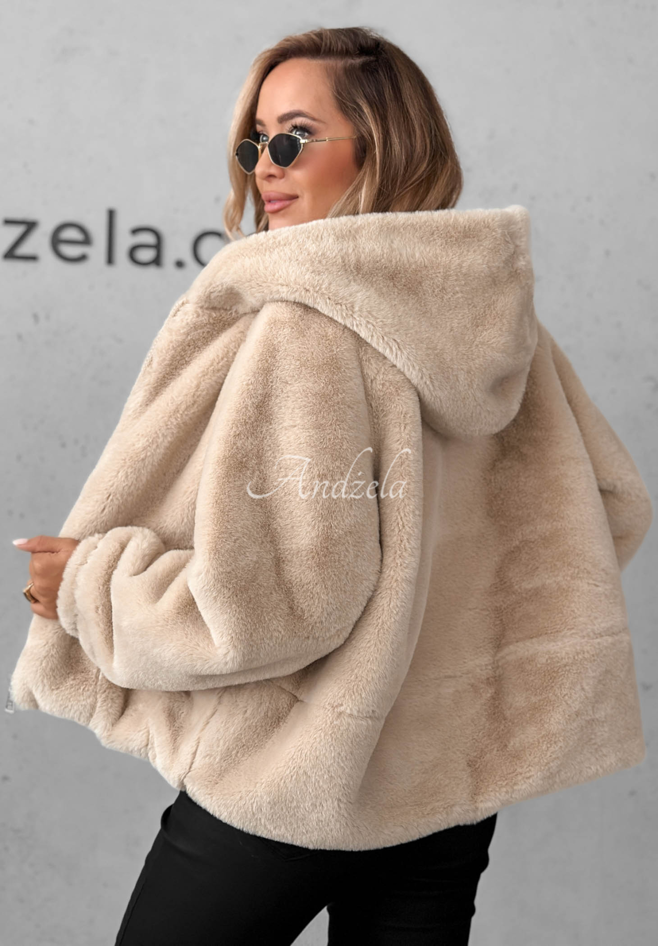 Krátka bunda kožušina s kapucňou Fluffy Babe béžová