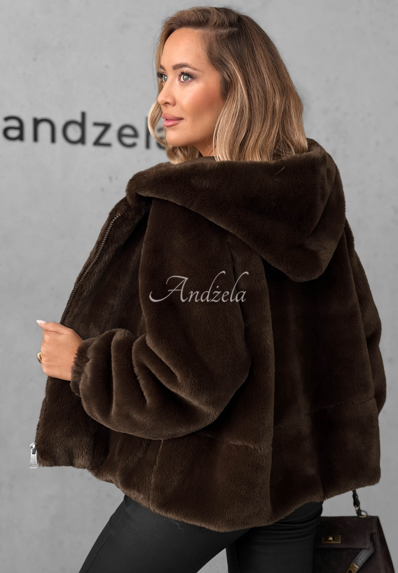 Krátka bunda kožušina s kapucňou Fluffy Babe čokoládová