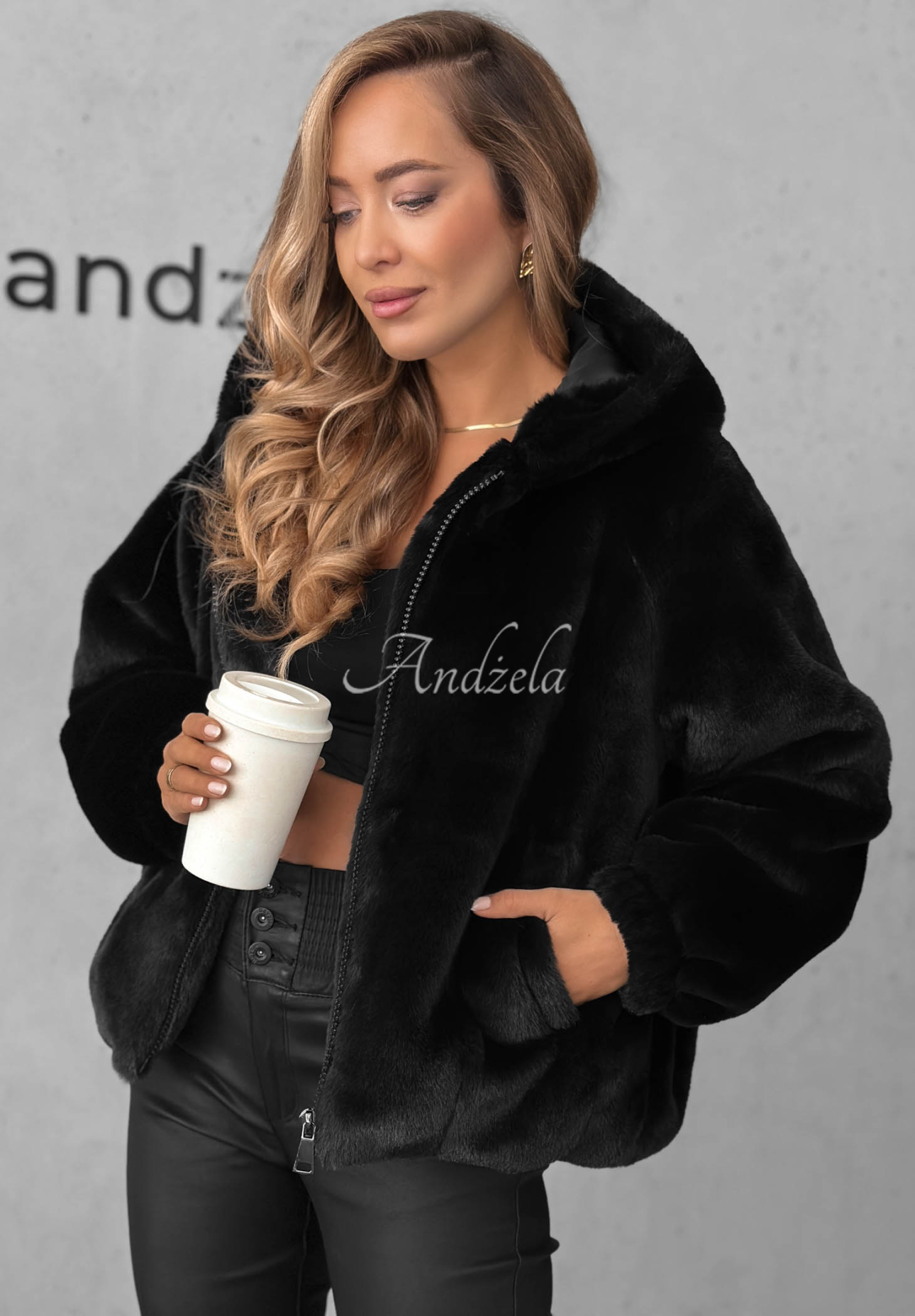 Krátka bunda kožušina s kapucňou Fluffy Babe čierna