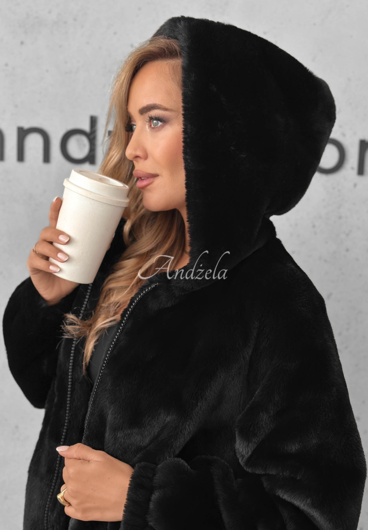 Krátka bunda kožušina s kapucňou Fluffy Babe čierna