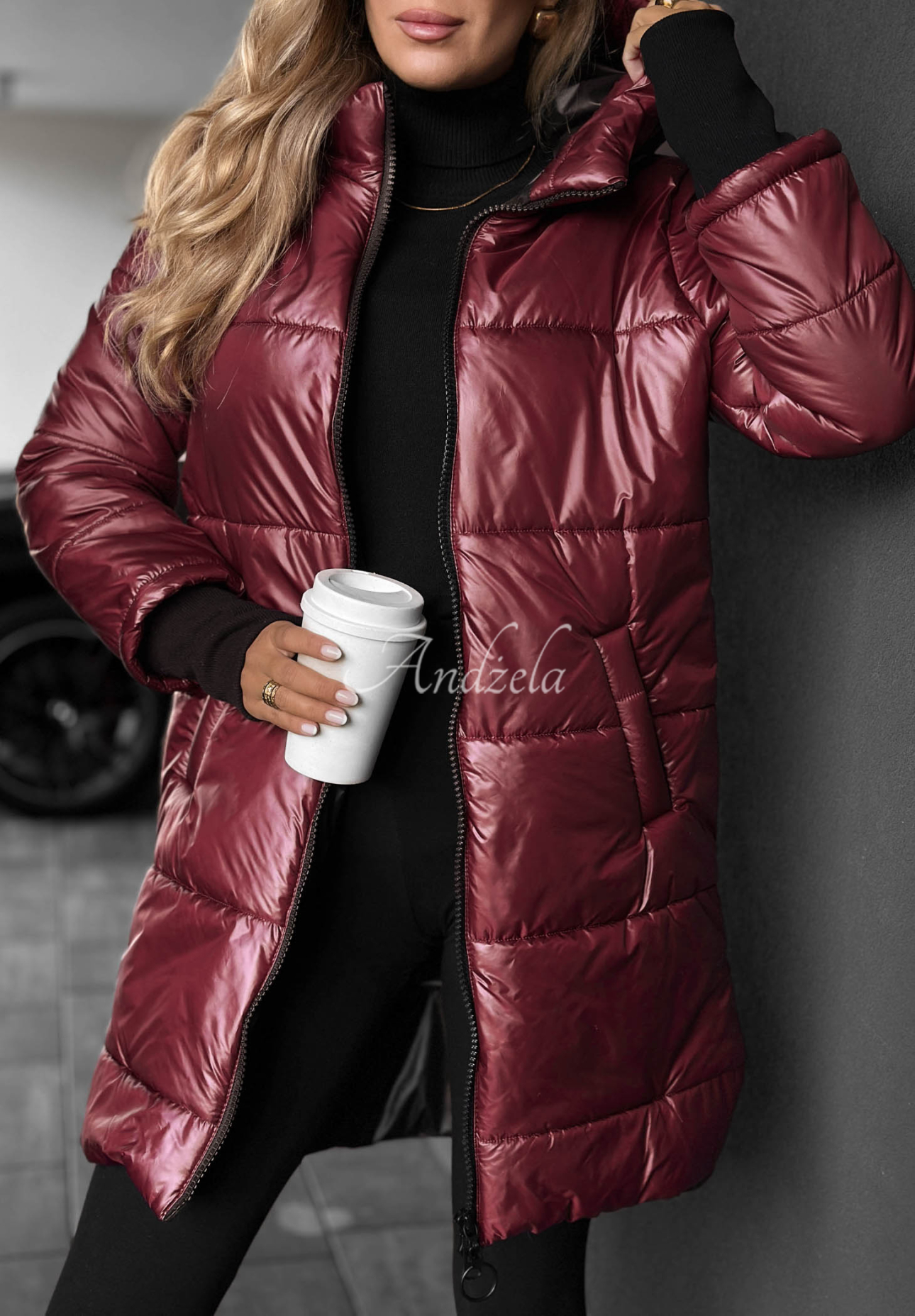 Dlhá prešívaná bunda s kapucňou Cinnamon Latte bordová