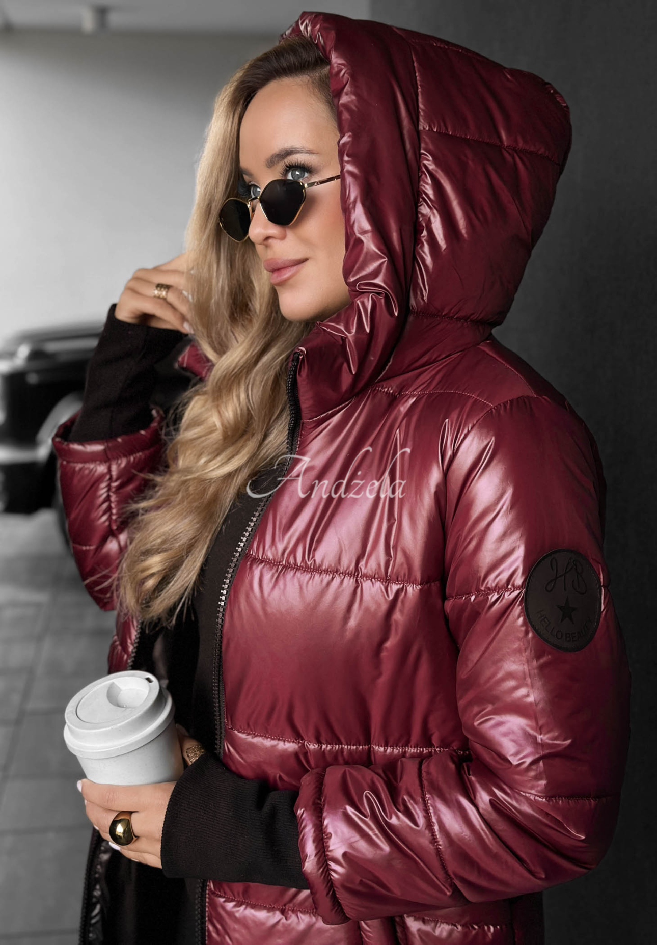 Dlhá prešívaná bunda s kapucňou Cinnamon Latte bordová