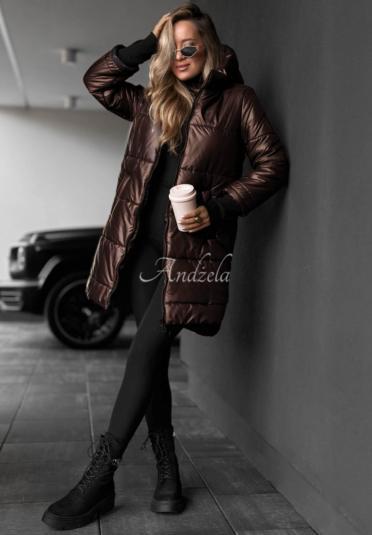 Dlhá prešívaná bunda s kapucňou Cinnamon Latte čokoládová