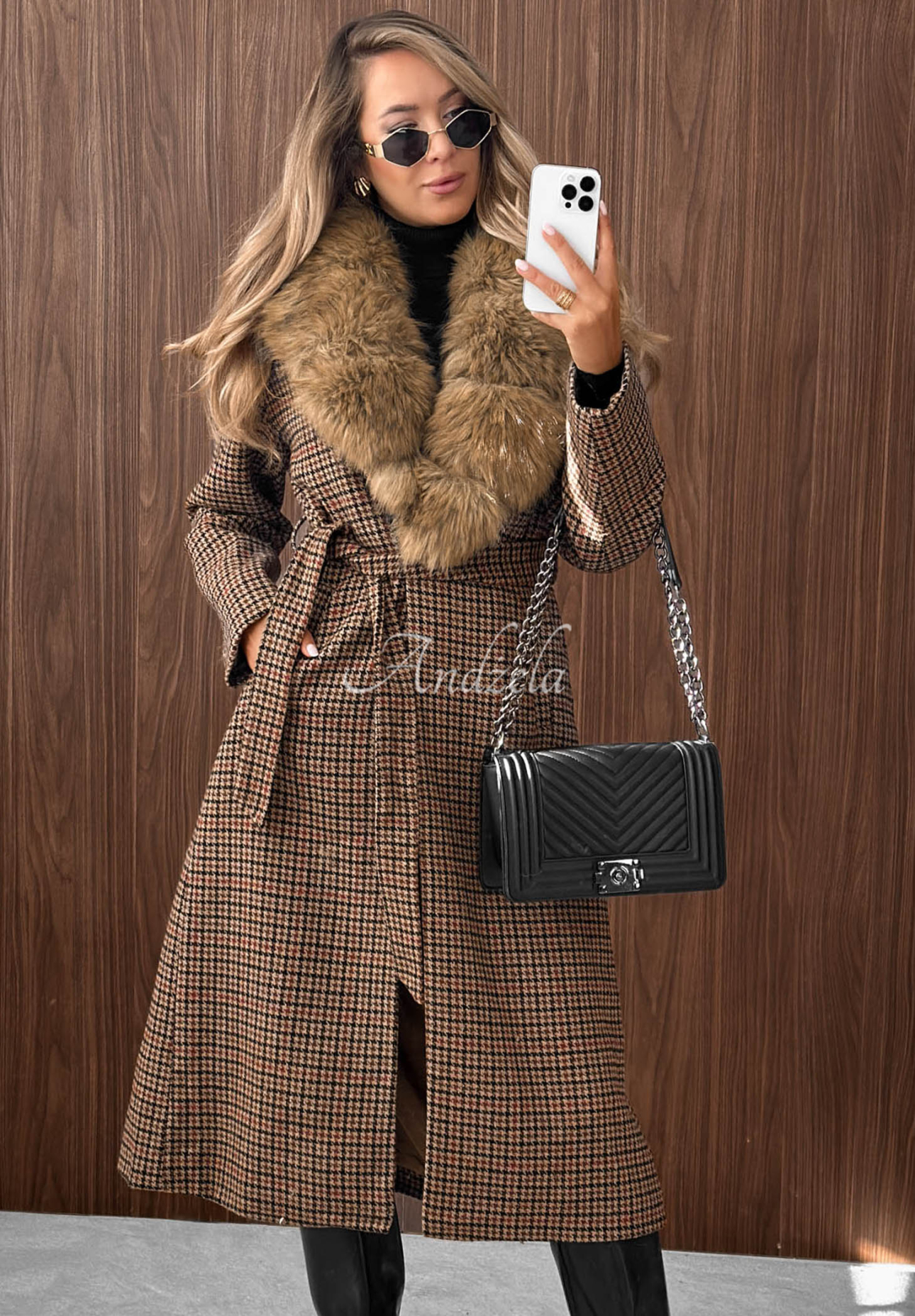 Dlhý kockovaný kabát s kožušinou a opaskom Miss Fall ťavý