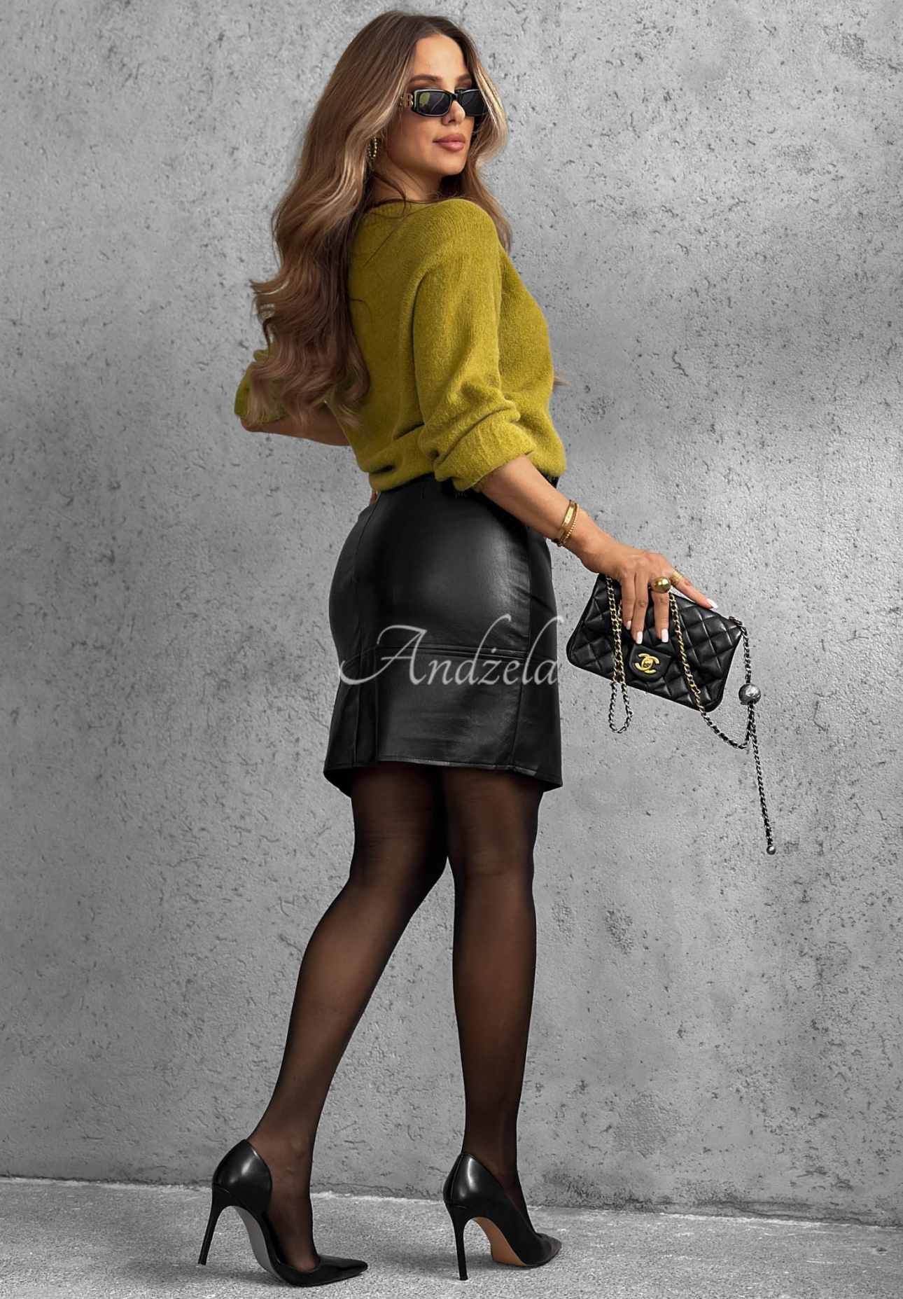 Koženková sukňa s rozparkom a opaskom Soft Desire čierna