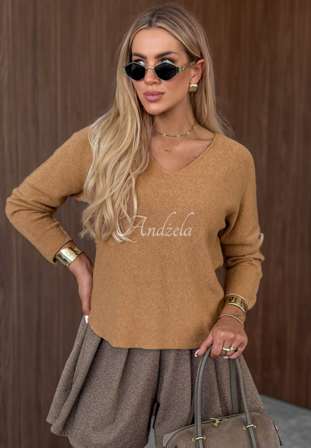 Ľahk&yacute; visk&oacute;zov&yacute; sveter s v&yacute;strihom do V Amber Woods ťav&yacute;