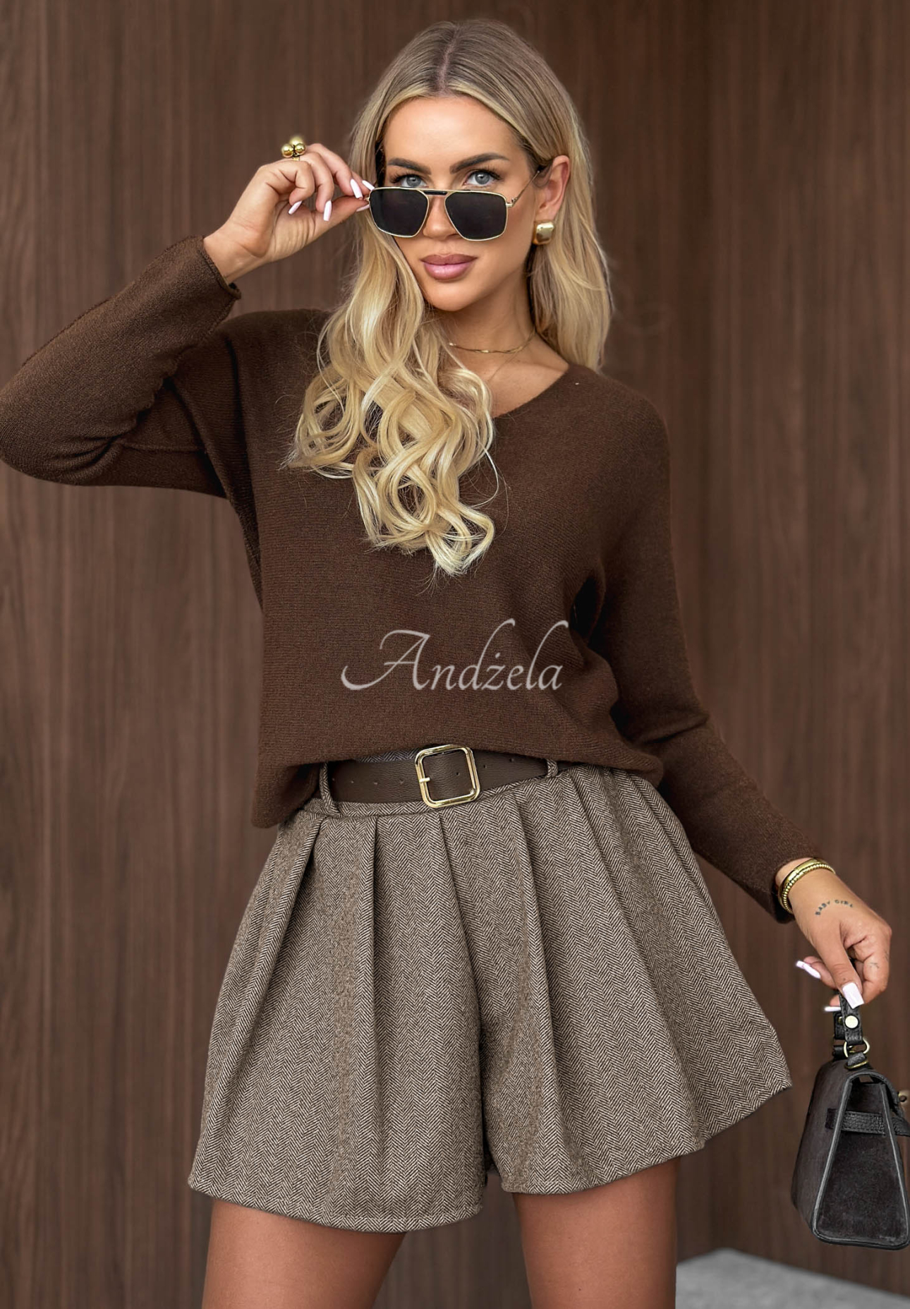 Ľahký viskózový sveter s výstrihom do V Amber Woods čokoládový