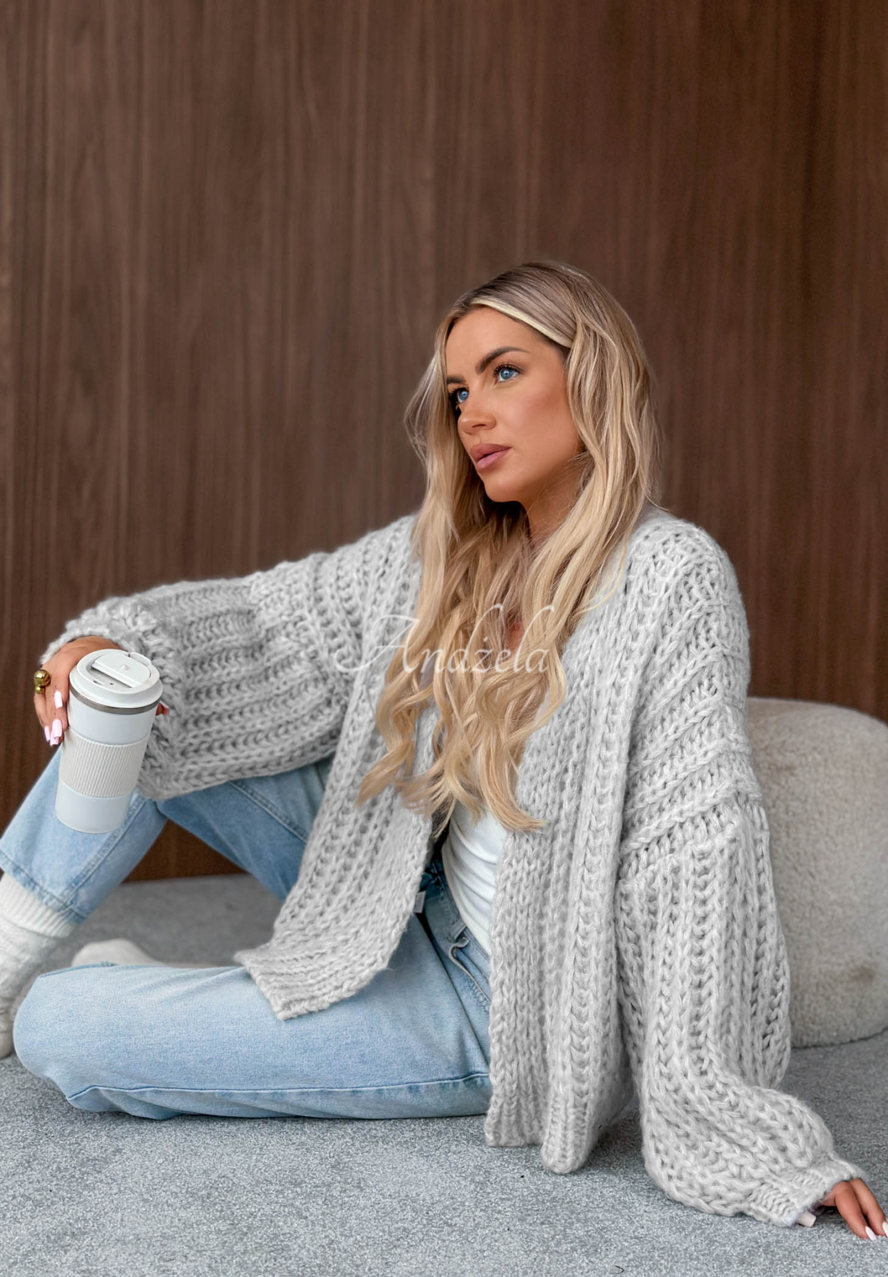 Krátky sveter kardigan s naberanými rukávmi Frost Club Svetlosivá