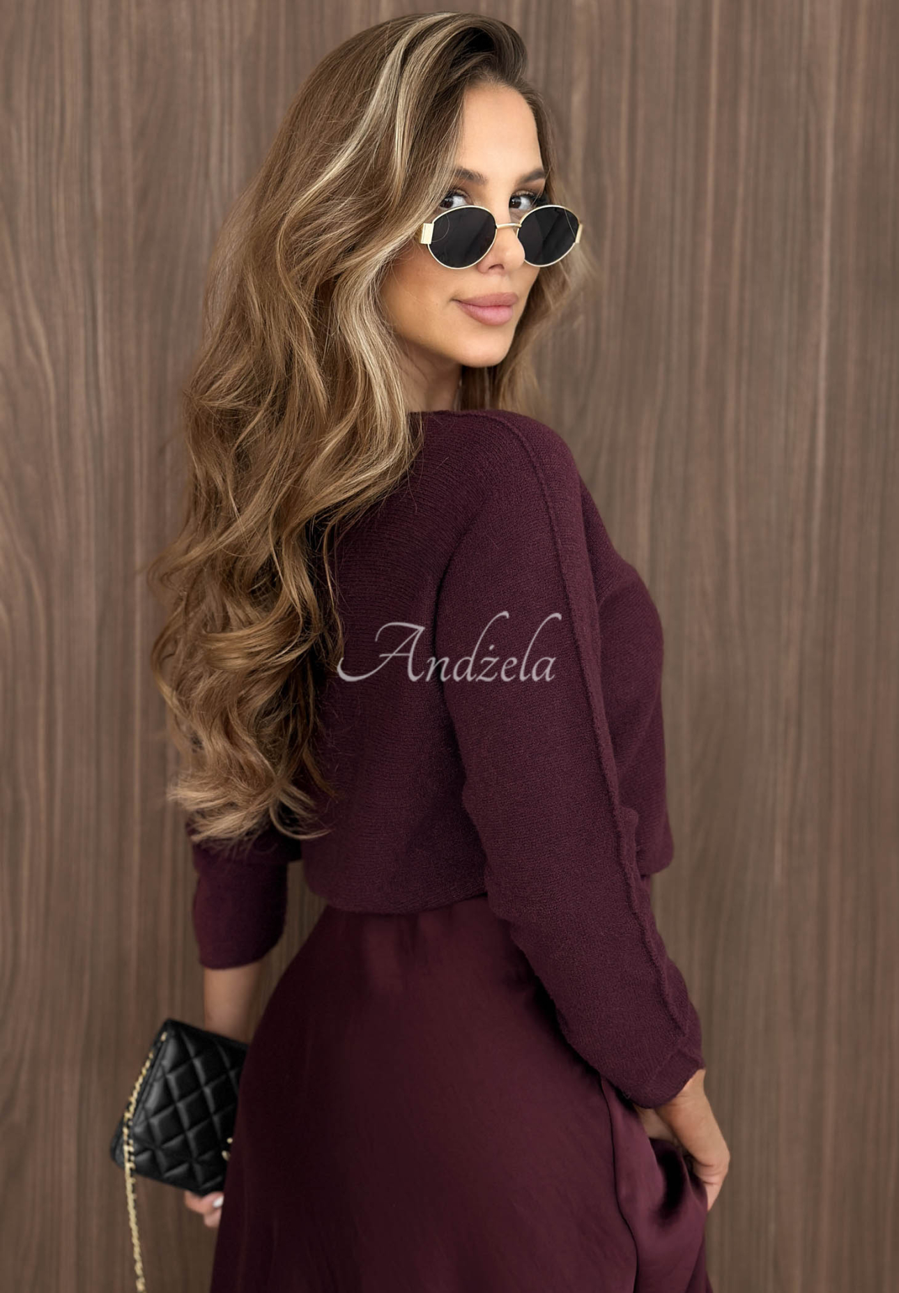 Ľahký viskózový sveter s výstrihom do V Amber Woods cučoriedkový