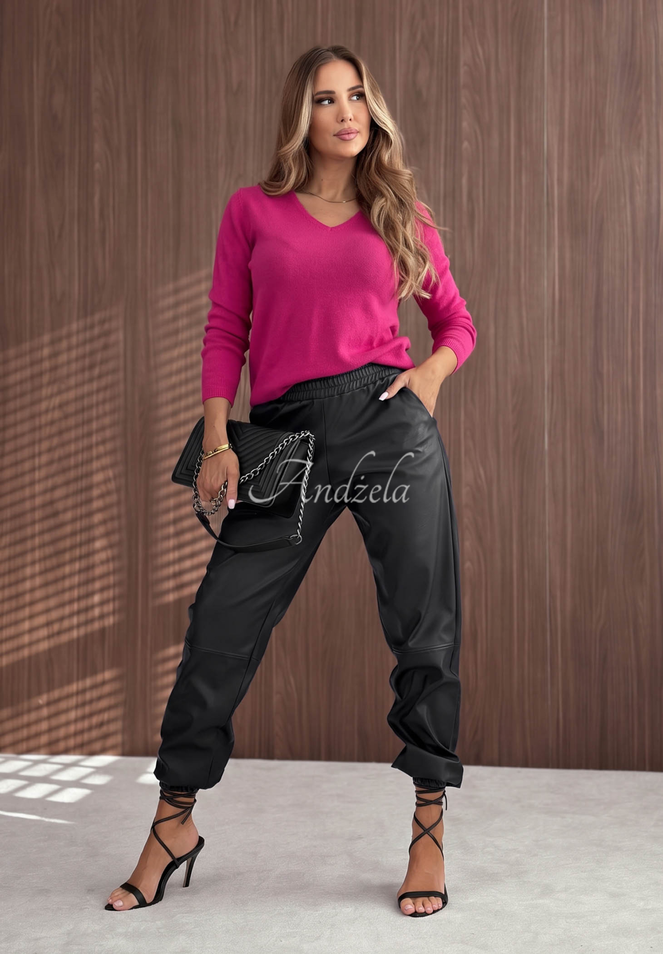Viskózový sveter oversize s výstrihom do V Modern Soul fuchsiový