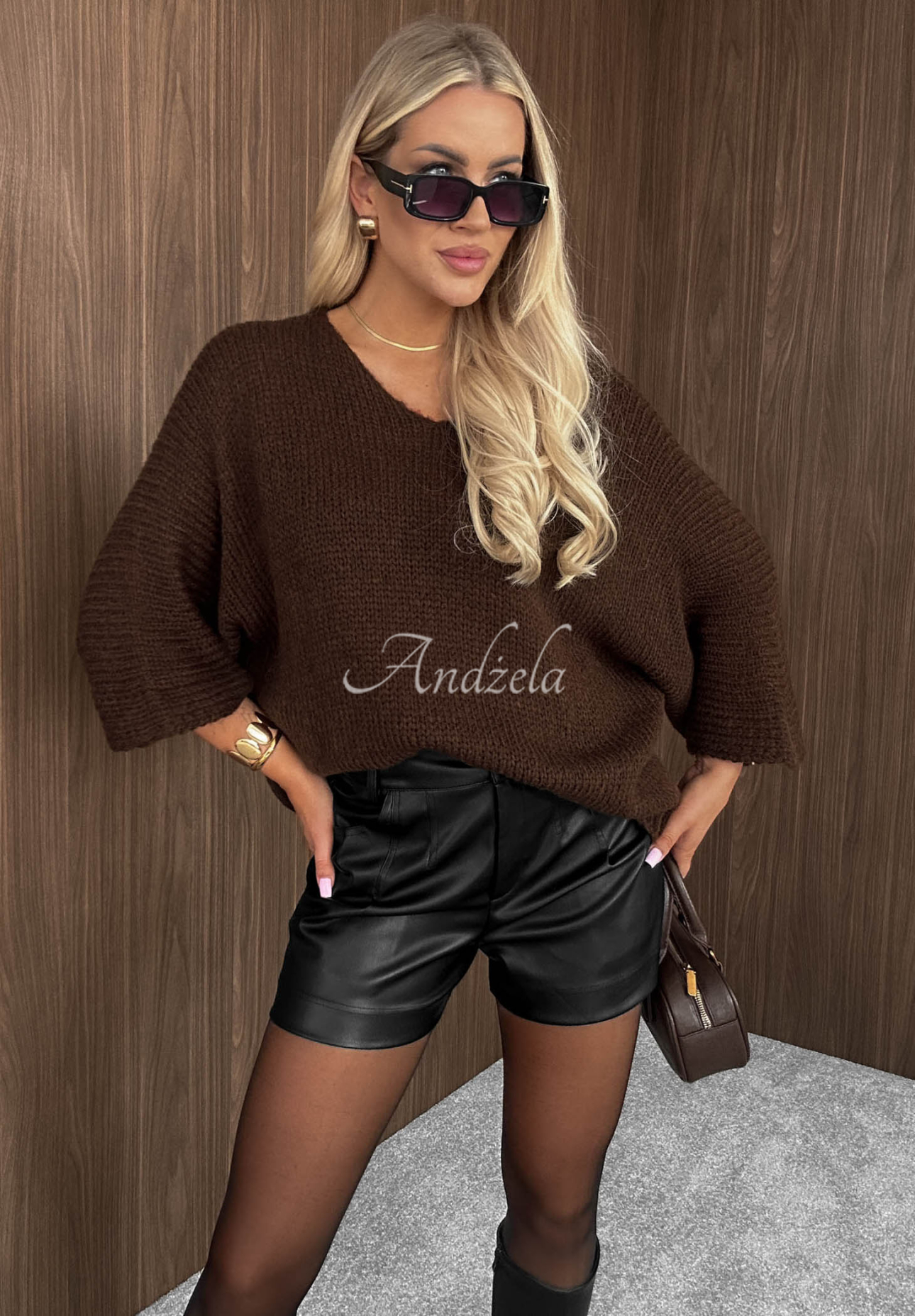 Oversize sveter s výstrihom Warm Affair čokoládový