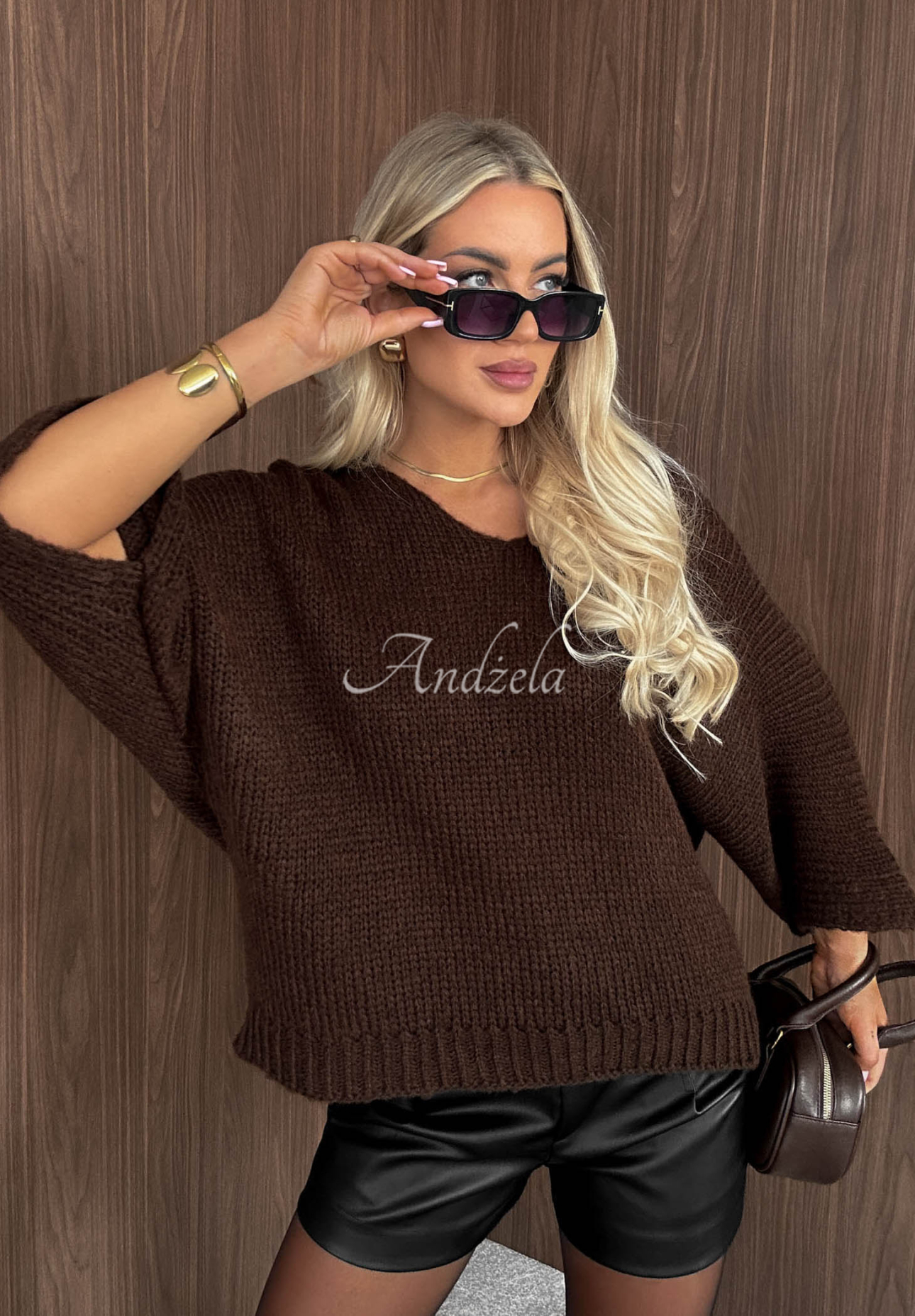 Oversize sveter s výstrihom Warm Affair čokoládový