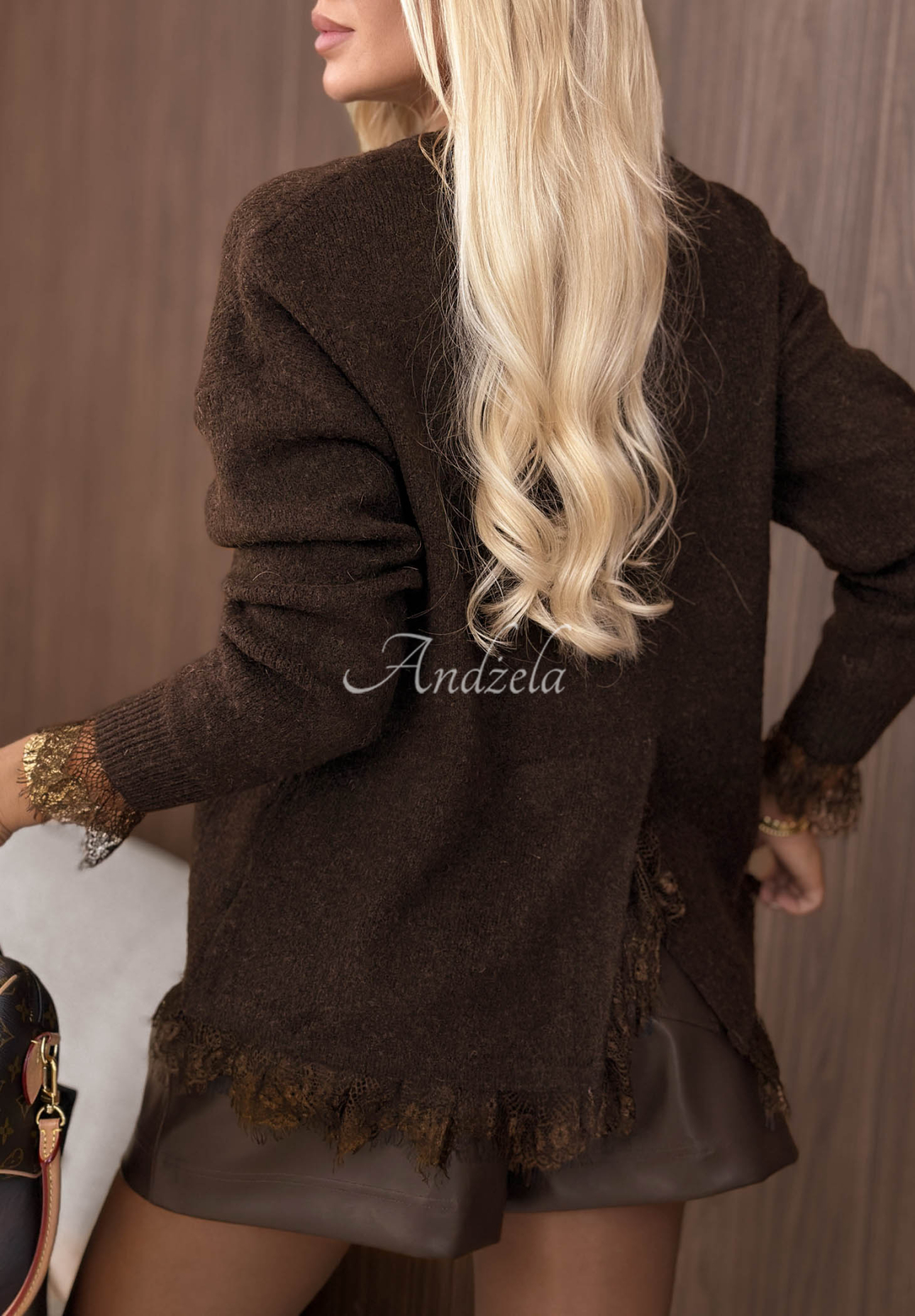 Oversize sveter s vlnou a čipkou Cozy Softness čokoládový