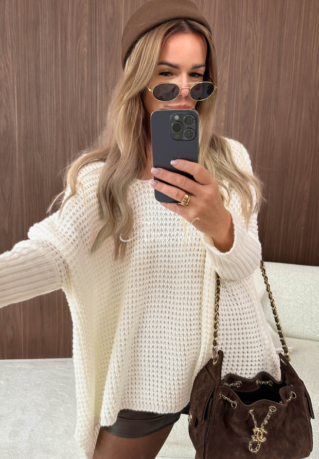 Asymetrick&yacute; oversize sveter Amber Knit ecru