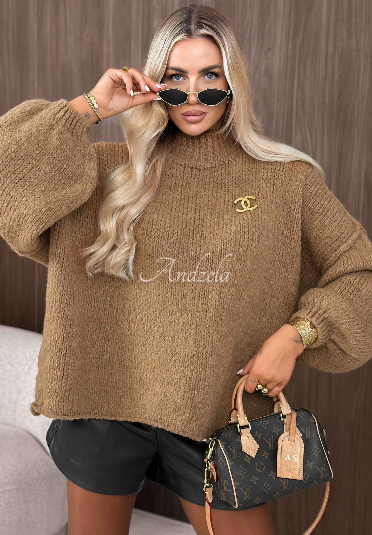 Mäkký oversize sveter s vlnou a viskózou Lola Love ťavý
