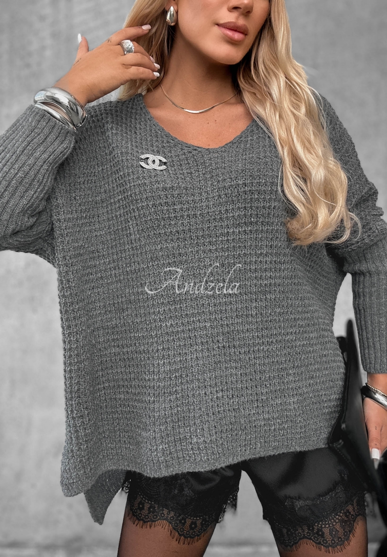 Asymetrický oversize sveter Amber Knit sivý