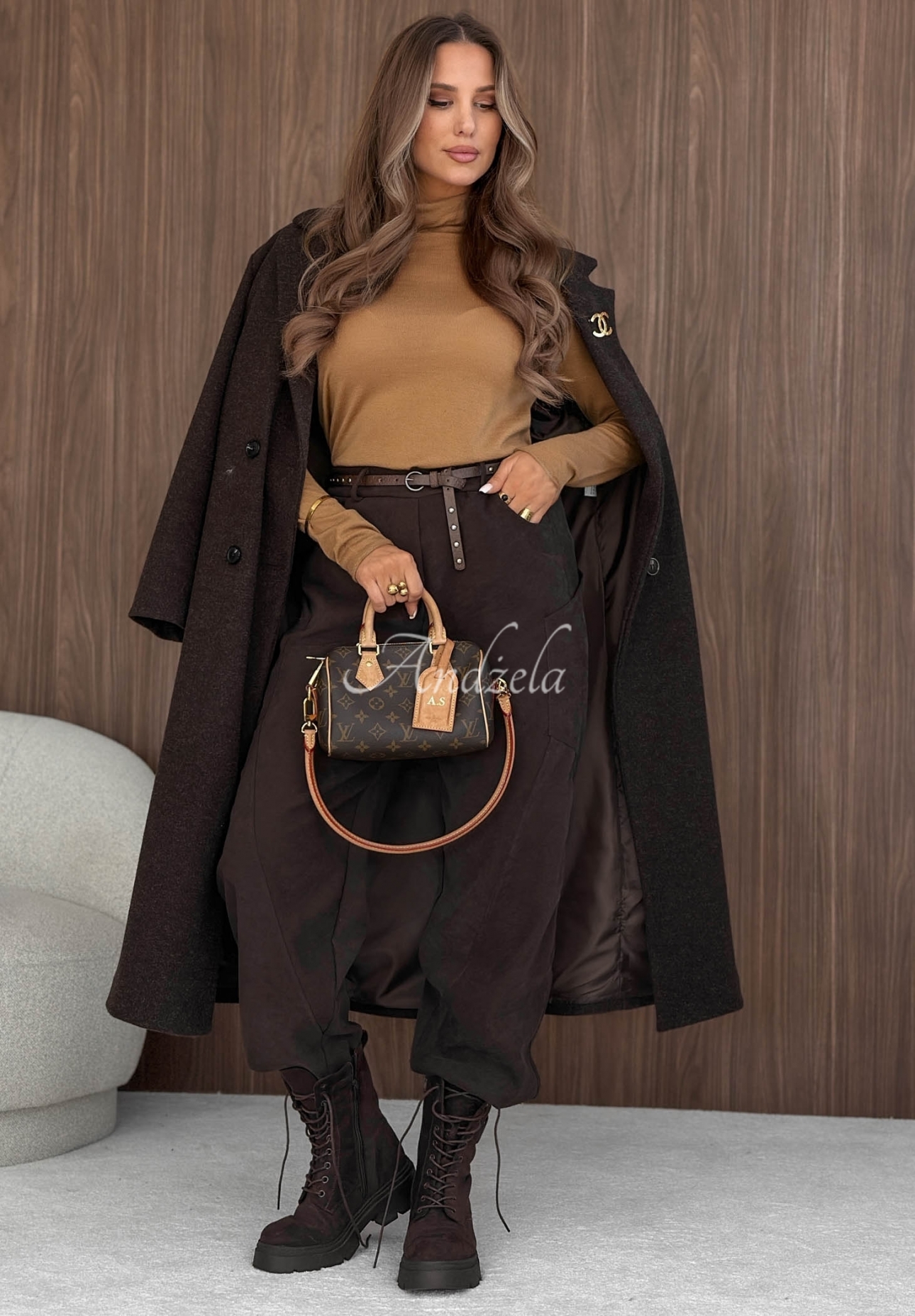 Ľahký vlnený sveter s rolákom Royal Wool ťavý