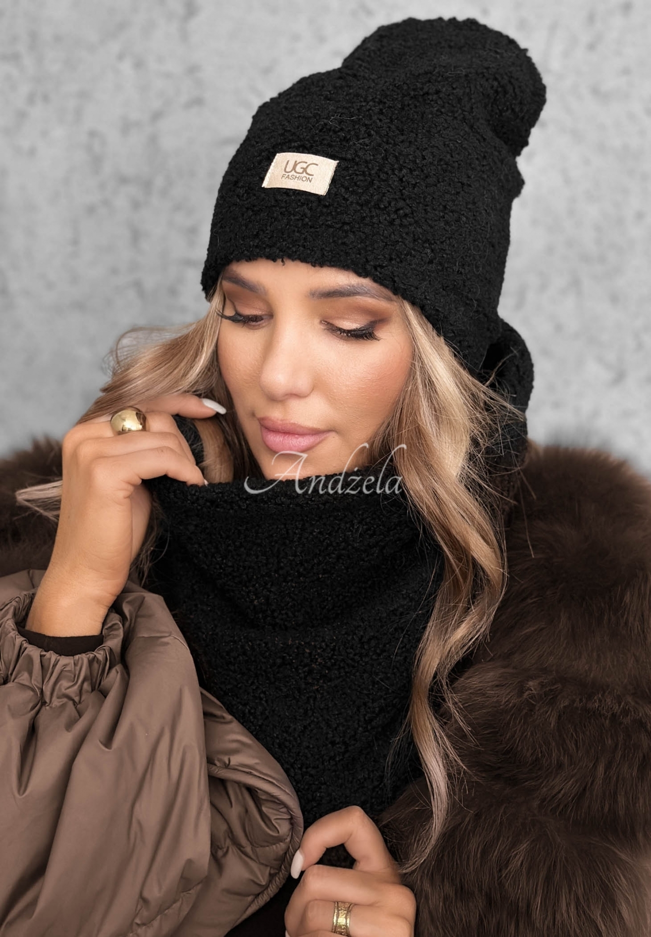 Súprava čiapka a komín s kožúškom Winter Lady čierne