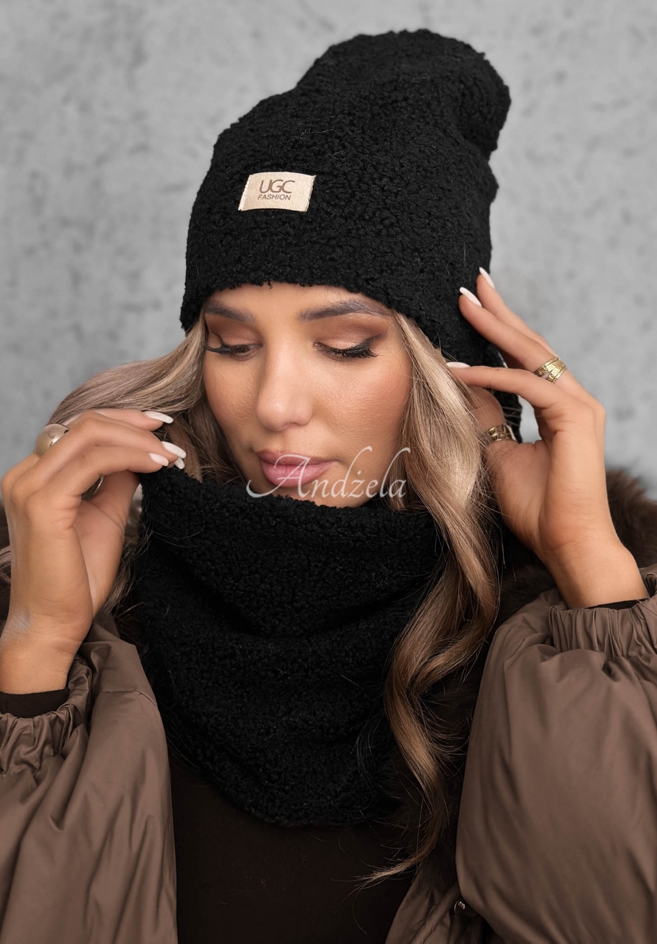 Súprava čiapka a komín s kožúškom Winter Lady čierne