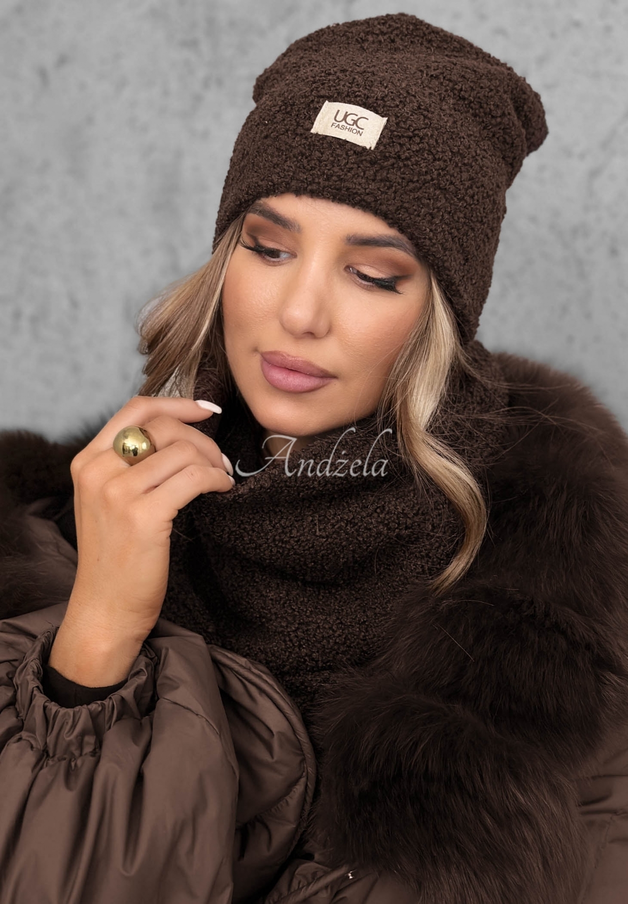 Súprava čiapka a komín s kožúškom Winter Lady čokoládový