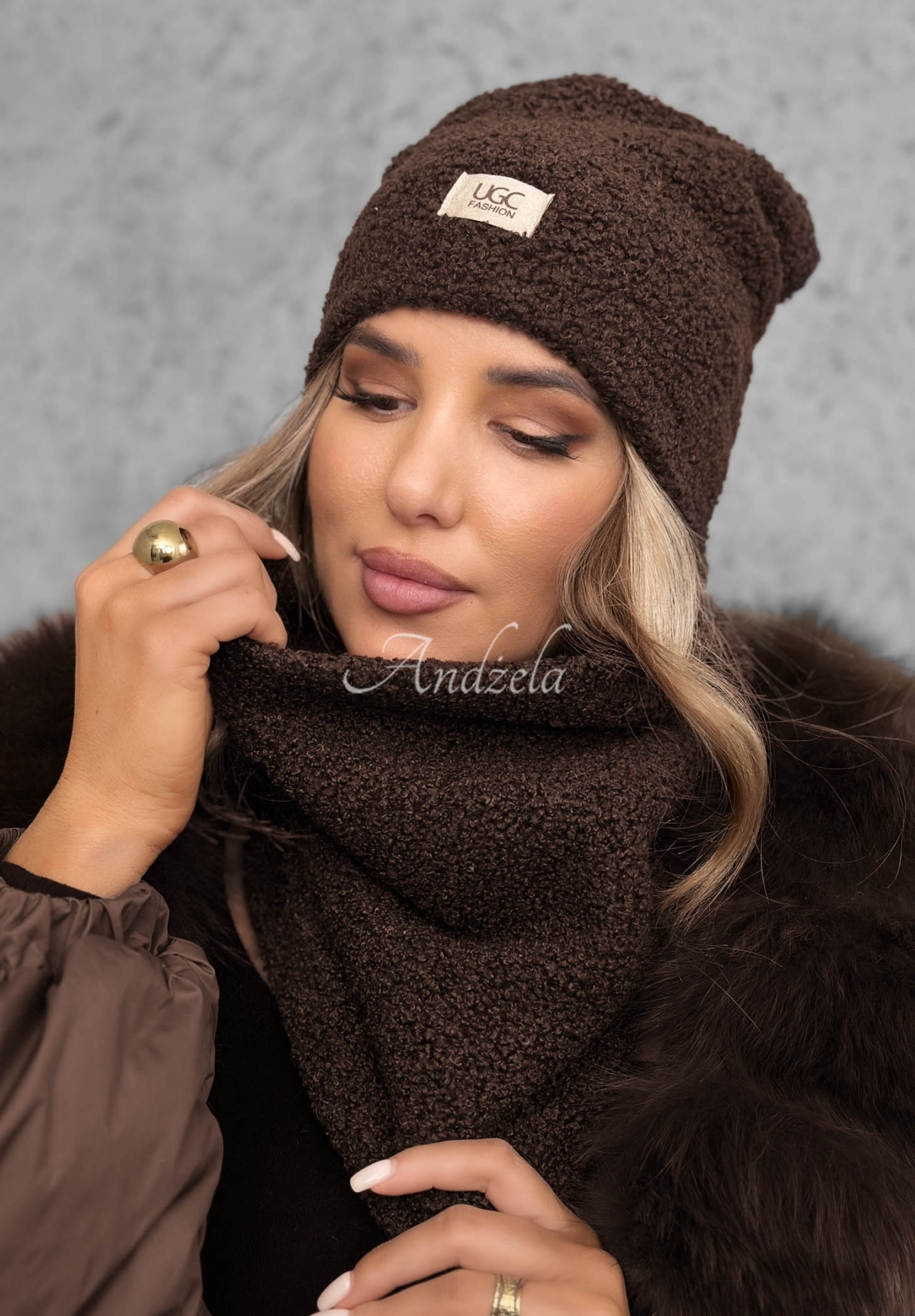 Súprava čiapka a komín s kožúškom Winter Lady čokoládový
