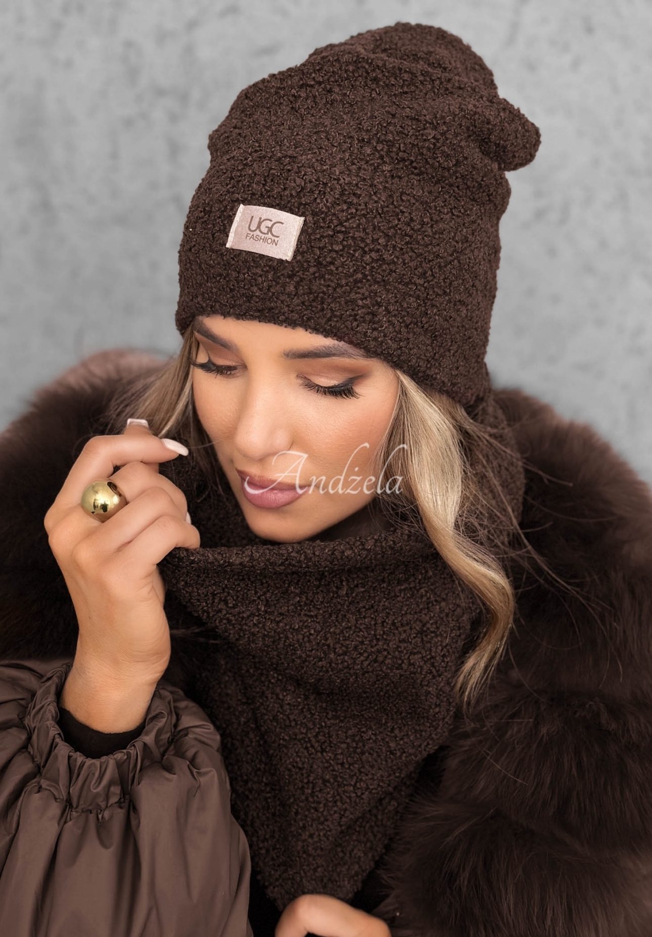 Súprava čiapka a komín s kožúškom Winter Lady čokoládový