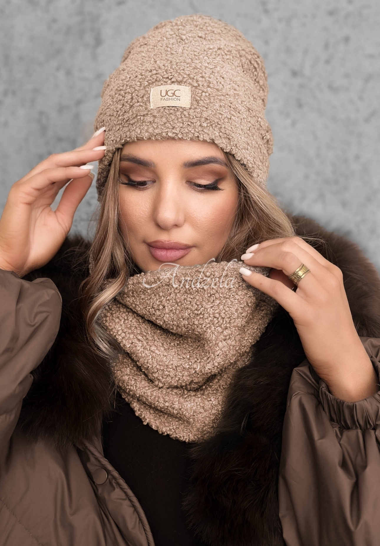 Súprava čiapka a komín s kožúškom Winter Lady béžový
