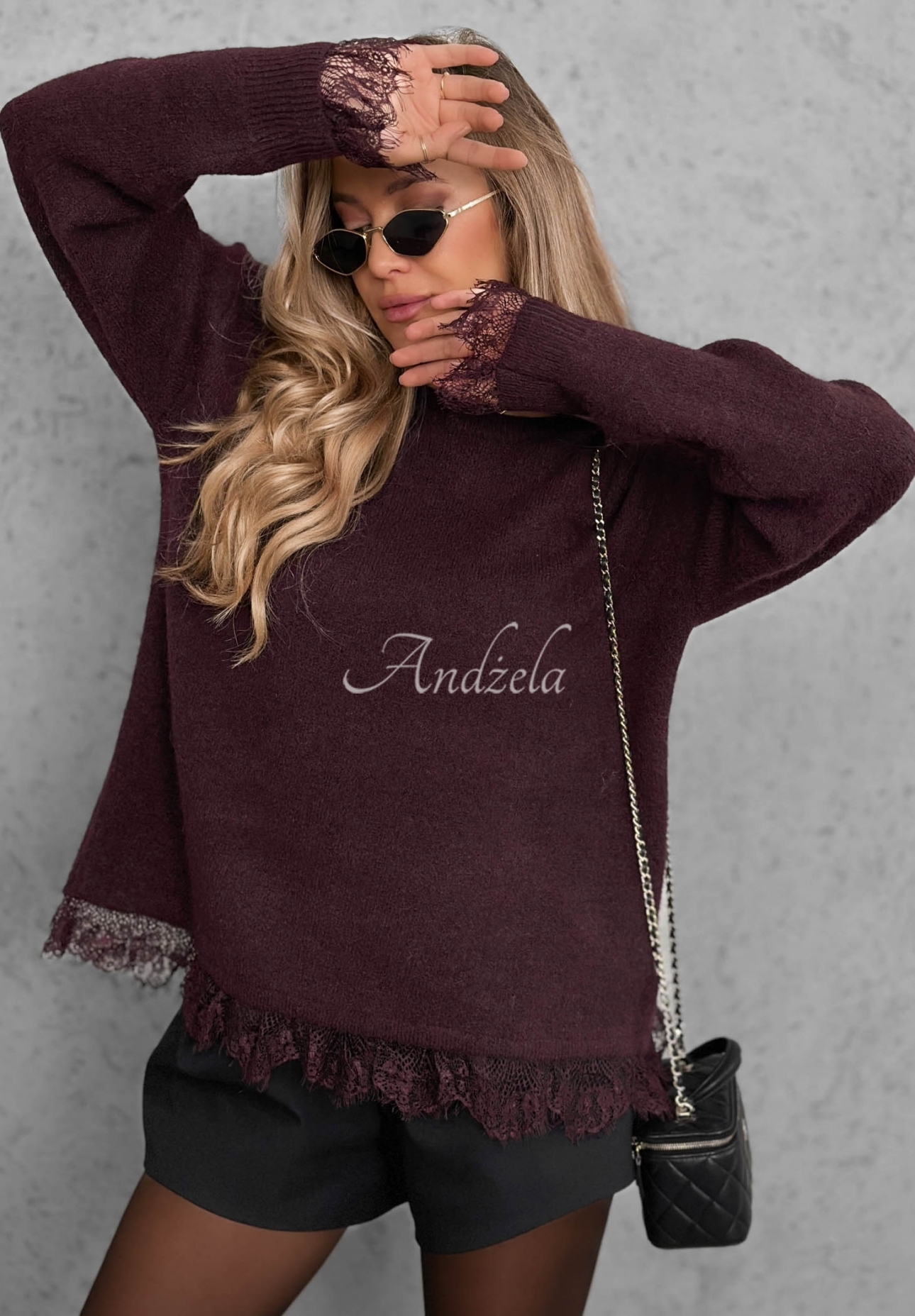Oversize sveter s vlnou a čipkou Cozy Softness bordová