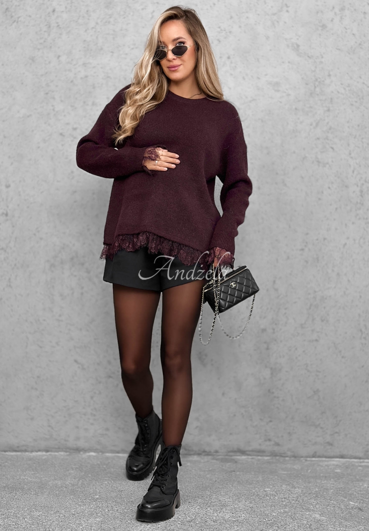 Oversize sveter s vlnou a čipkou Cozy Softness bordová