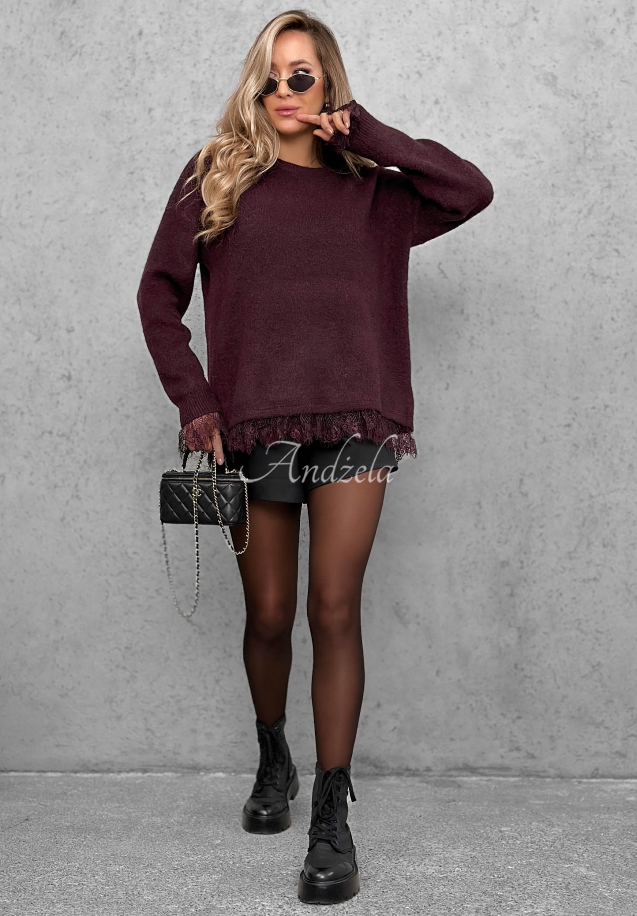 Oversize sveter s vlnou a čipkou Cozy Softness bordová