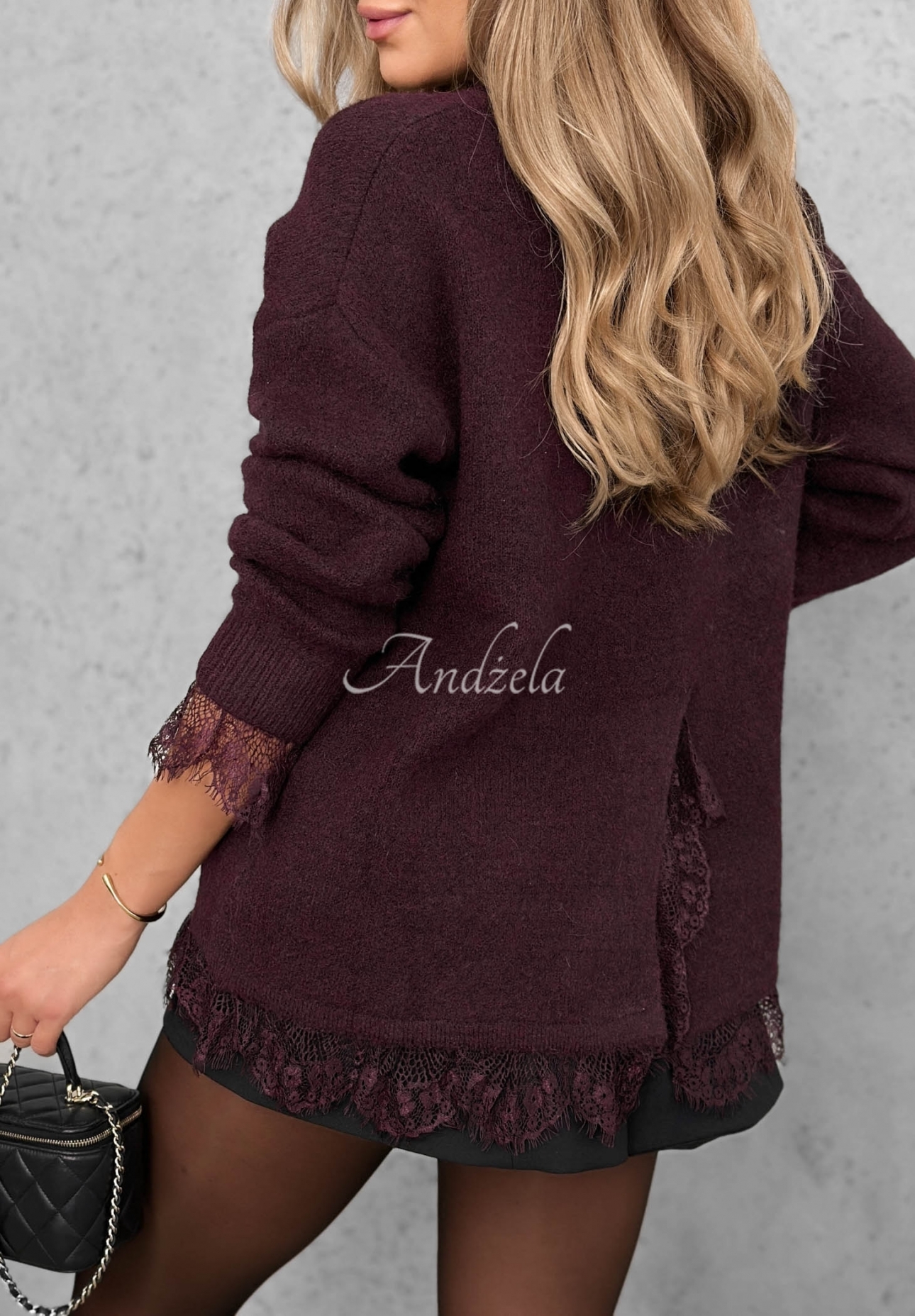Oversize sveter s vlnou a čipkou Cozy Softness bordová