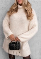 Miękki Sveter oversize z golfem Cozy Babe czekoladowo-Biela