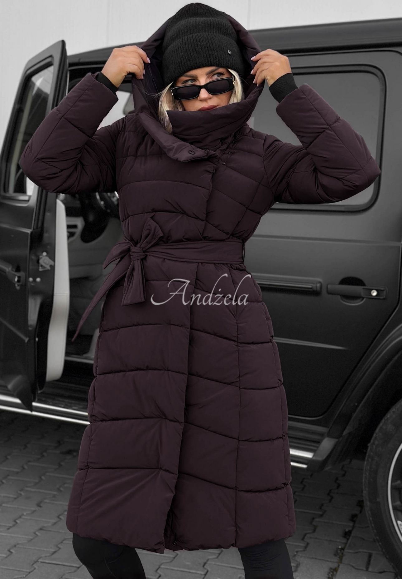 Dlhá prešívaná bunda s kapucňou a opaskom Snow Empress čučoriedková