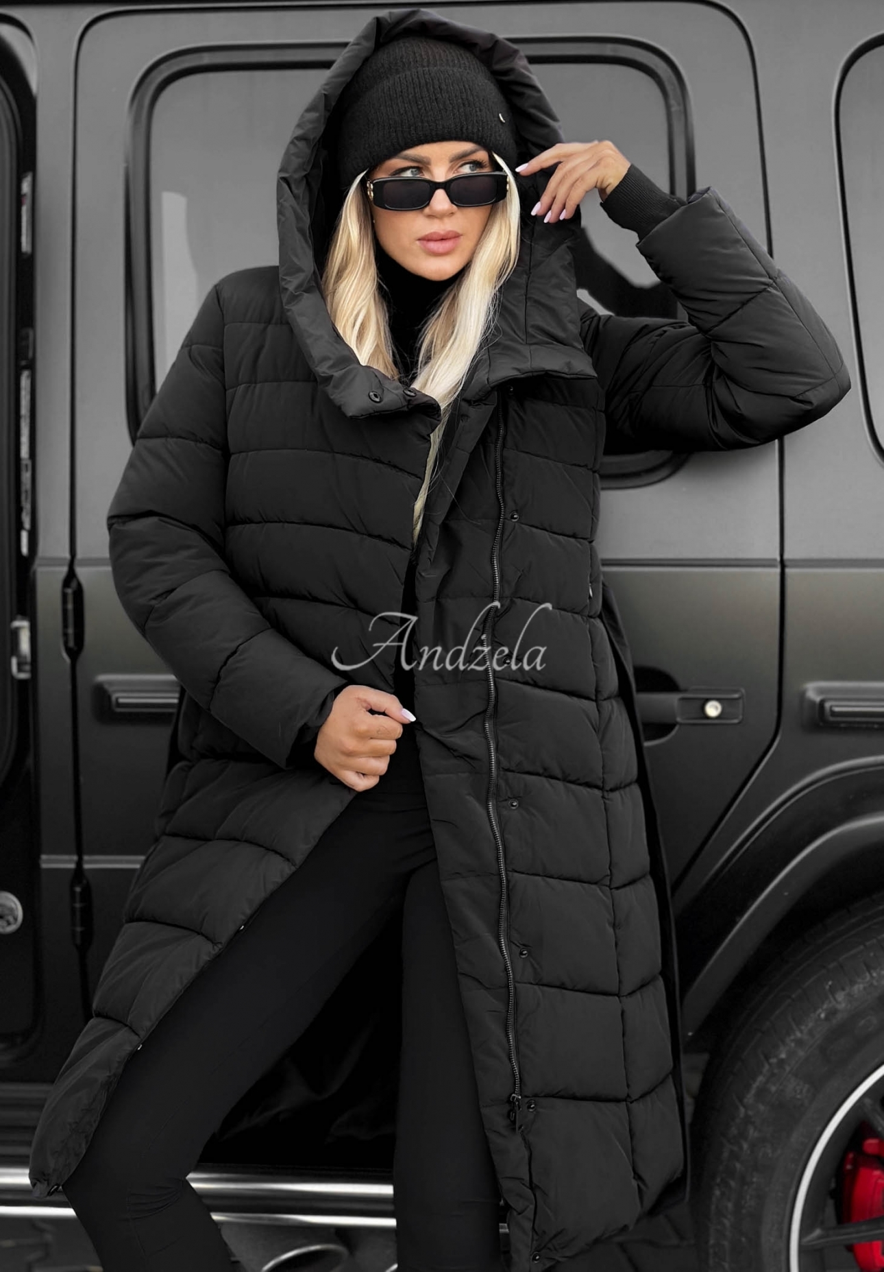 Dlhá prešívaná bunda s kapucňou a opaskom Snow Empress čierna