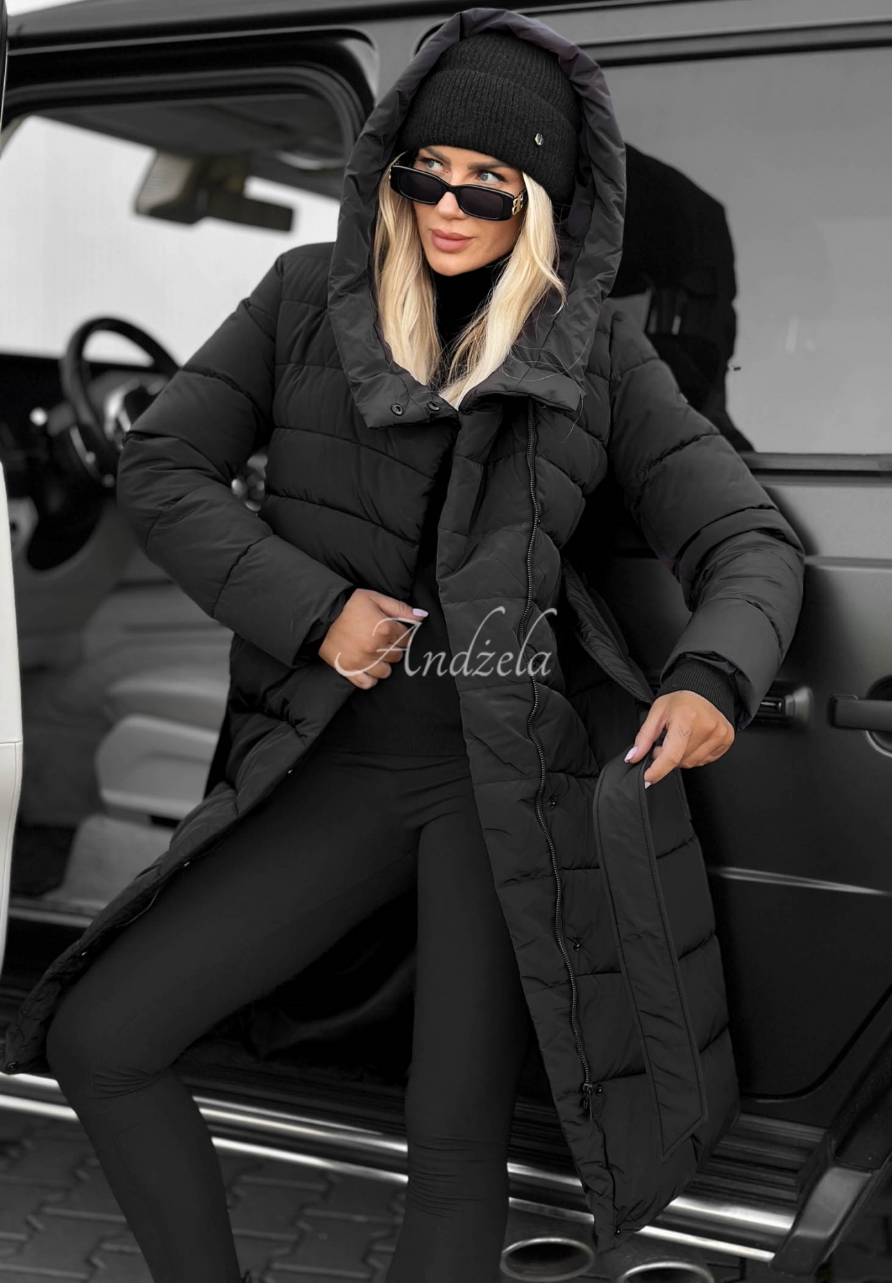 Dlhá prešívaná bunda s kapucňou a opaskom Snow Empress čierna