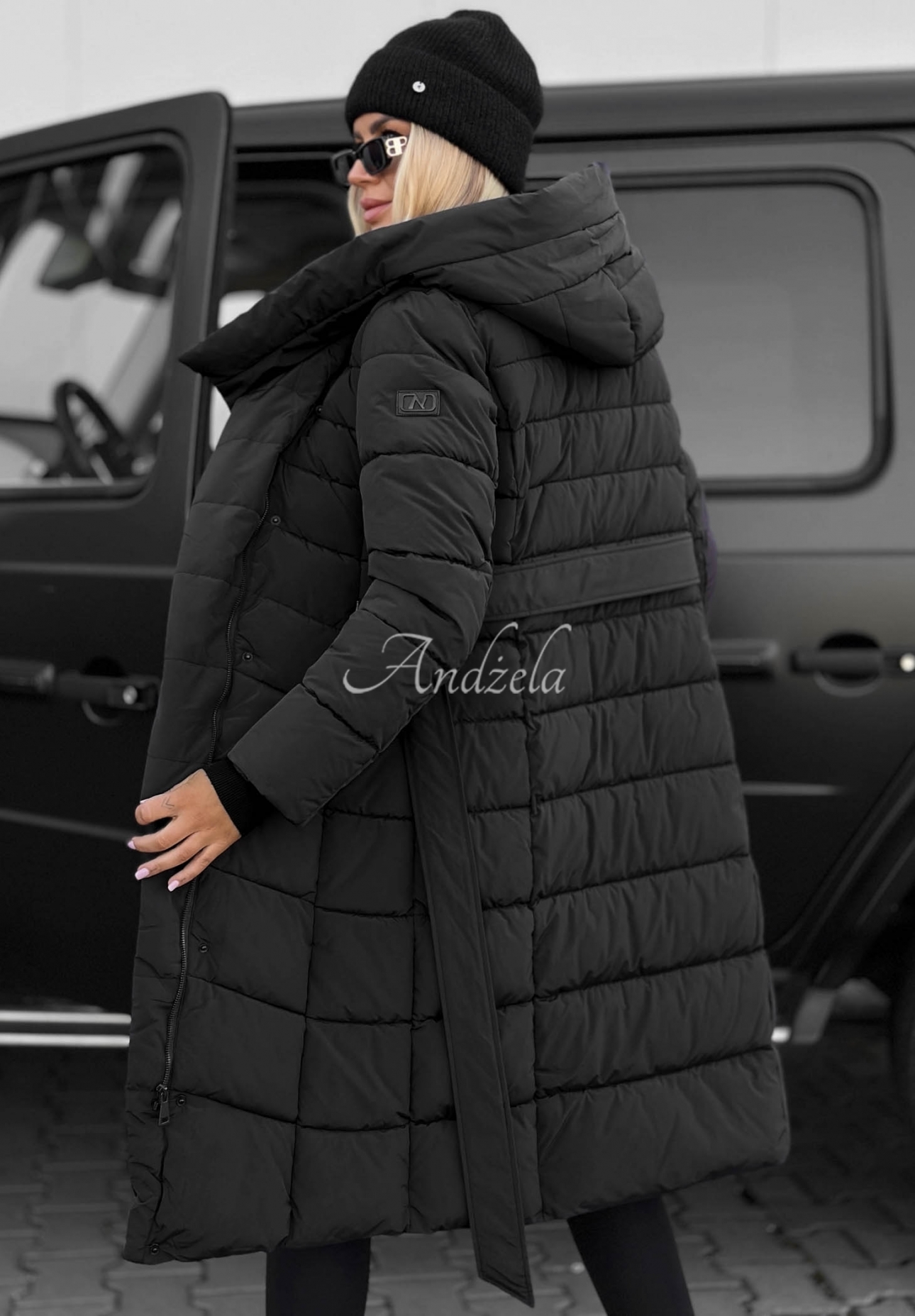 Dlhá prešívaná bunda s kapucňou a opaskom Snow Empress čierna