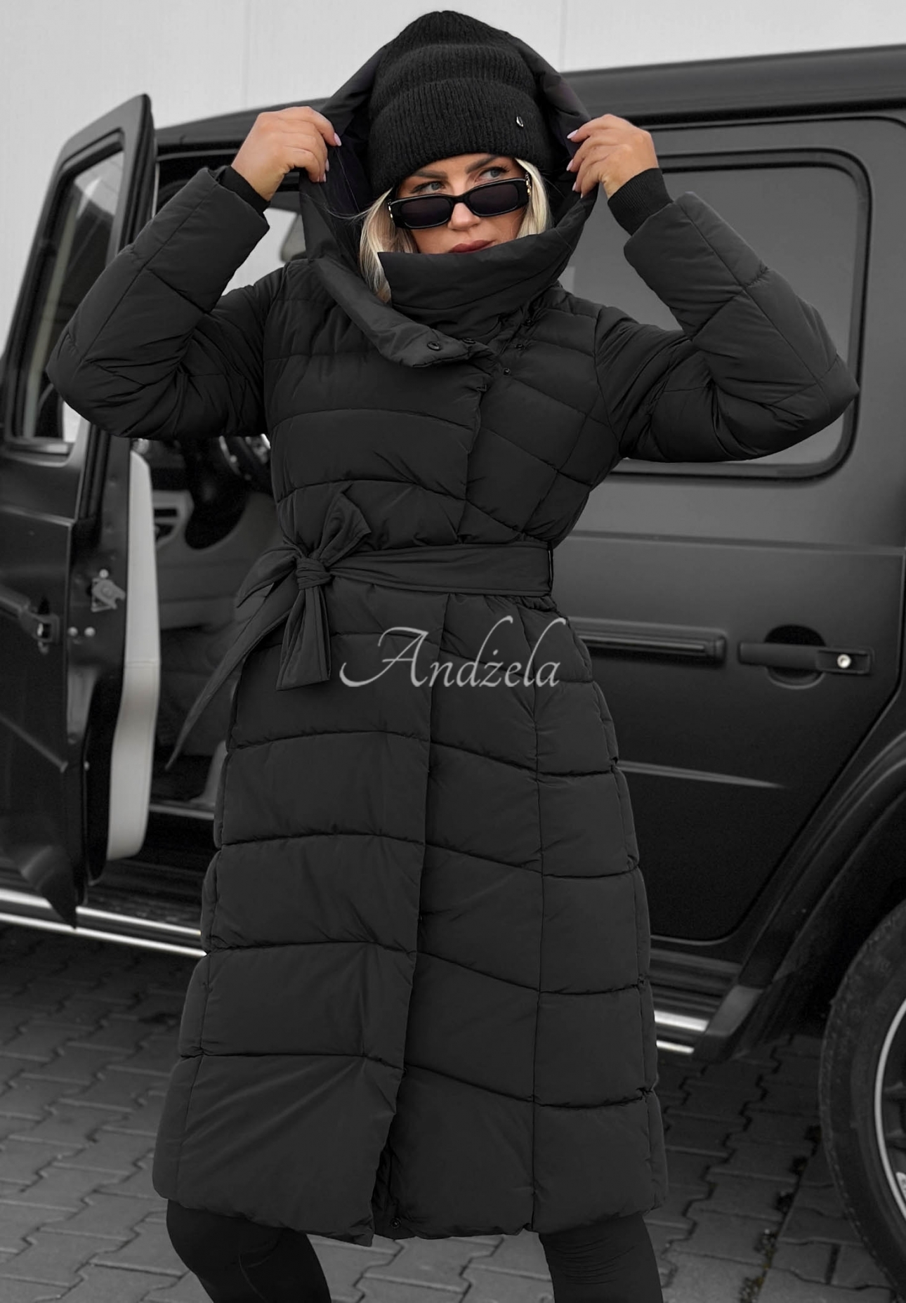 Dlhá prešívaná bunda s kapucňou a opaskom Snow Empress čierna